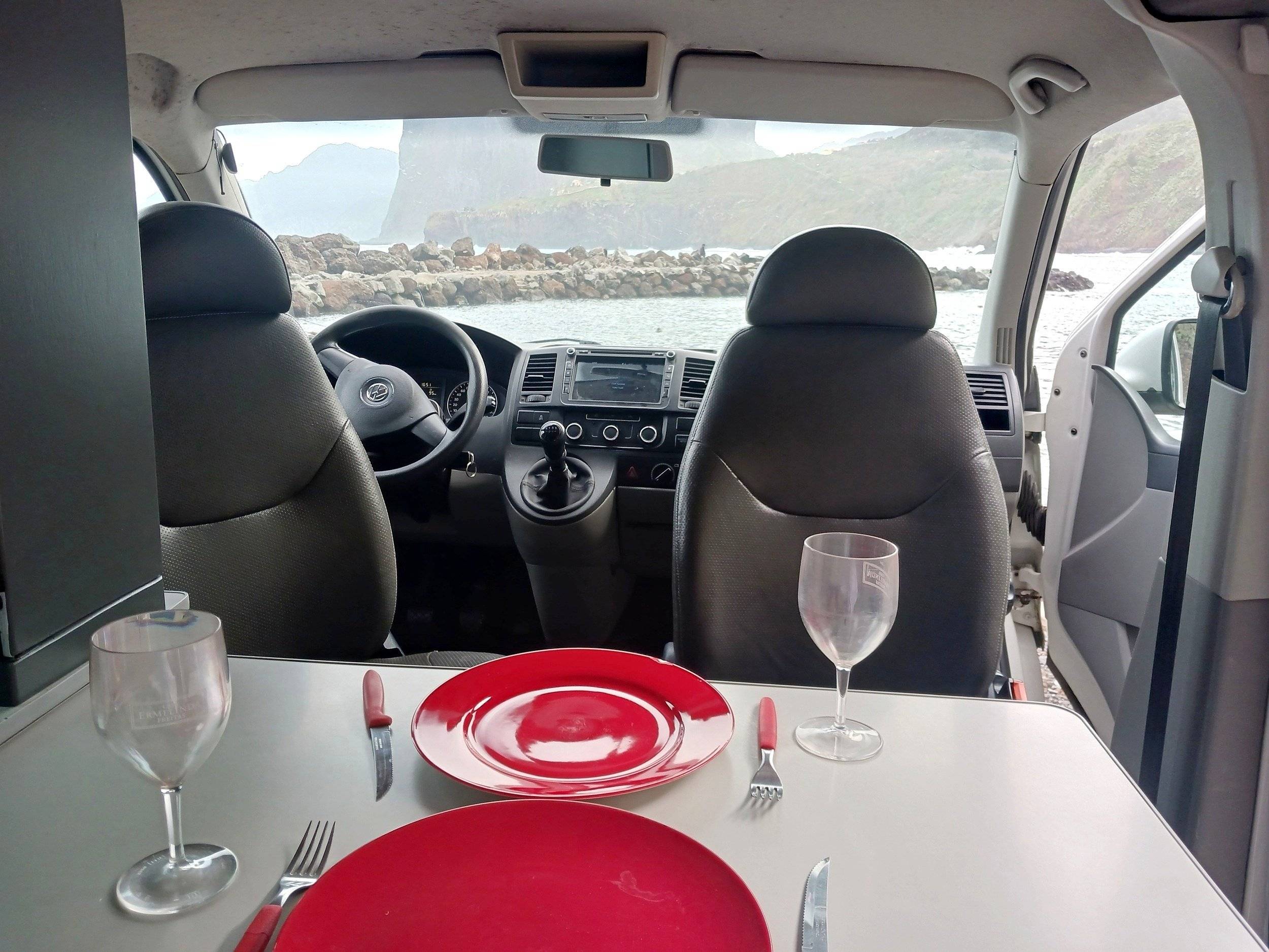 Dining Area Volkswagen 2,0 l 140 ch - Yescapa
