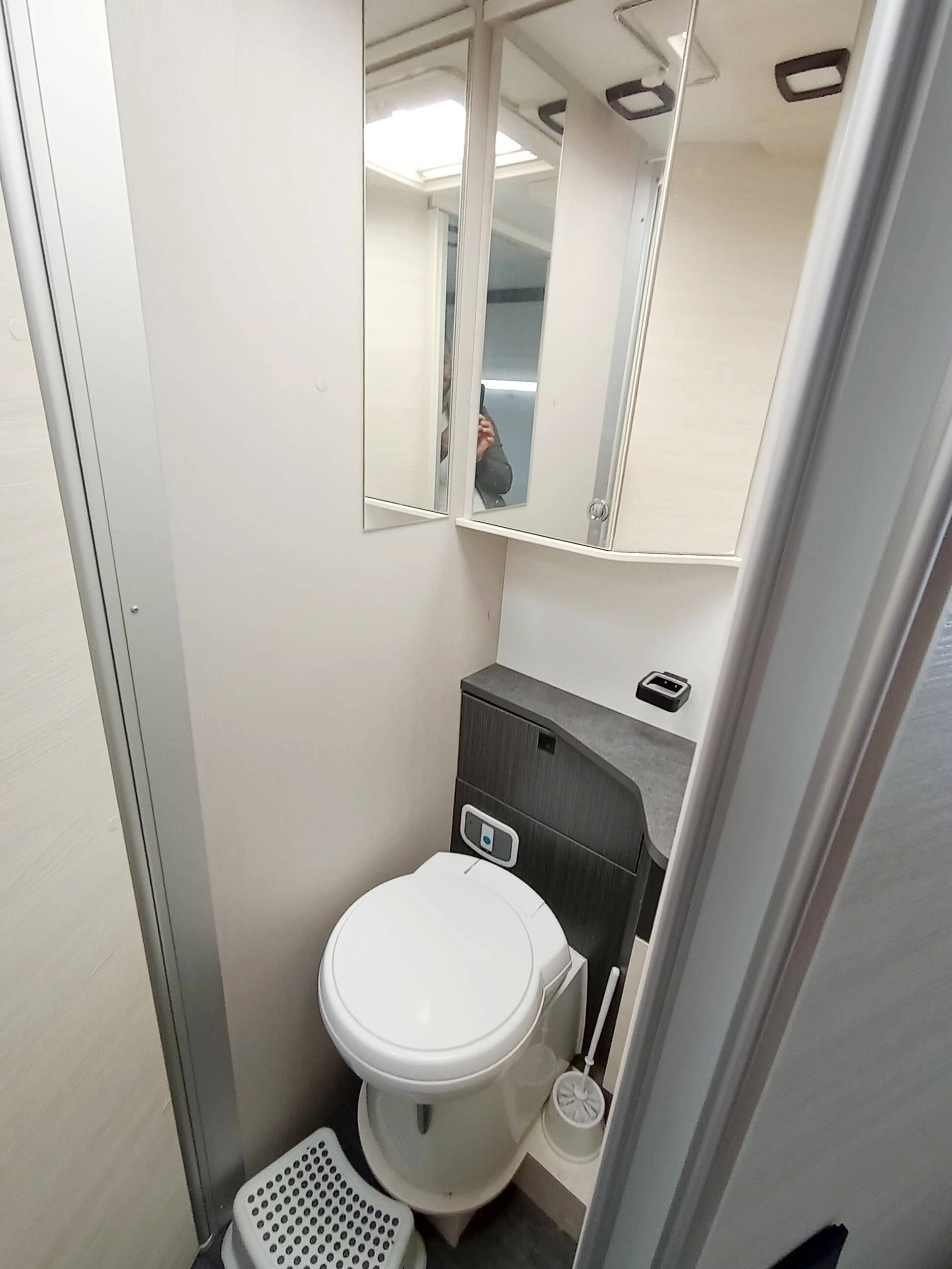 Challenger 328 VIP graphite