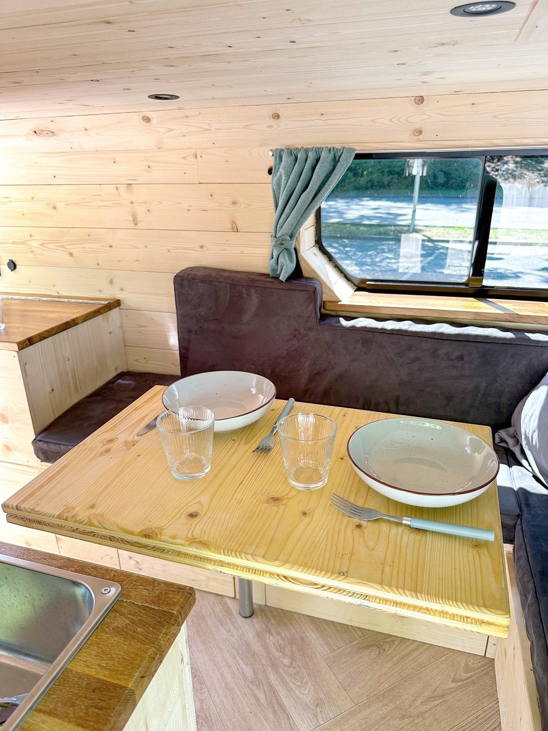 Dining Area Renault Renault Trafic - Yescapa