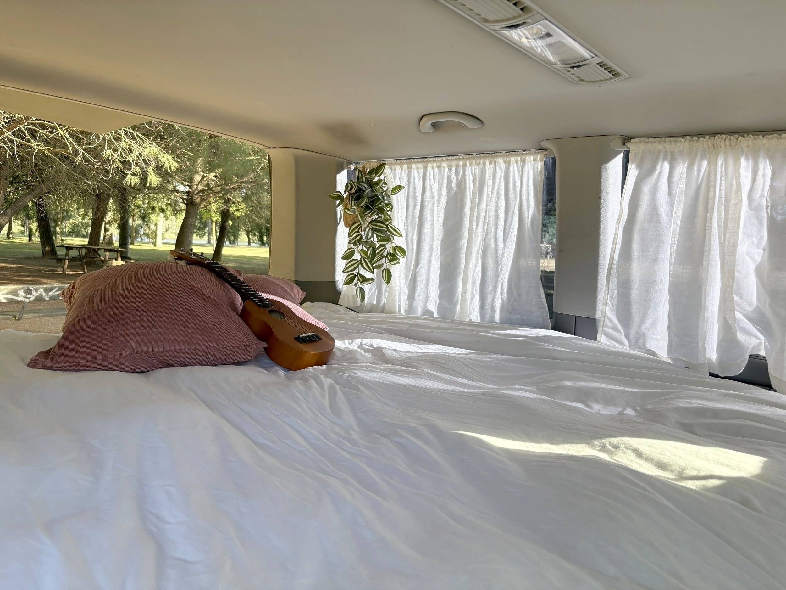 Letti Volkswagen T5 2,5 l 130 ch - Yescapa
