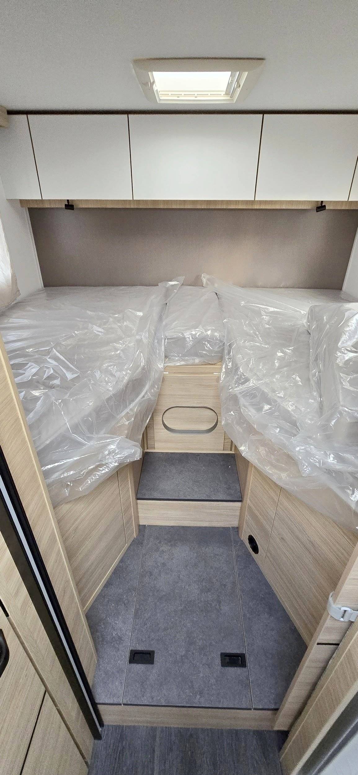 Couchages Ford Transit 2,0 l 130 ch - Yescapa