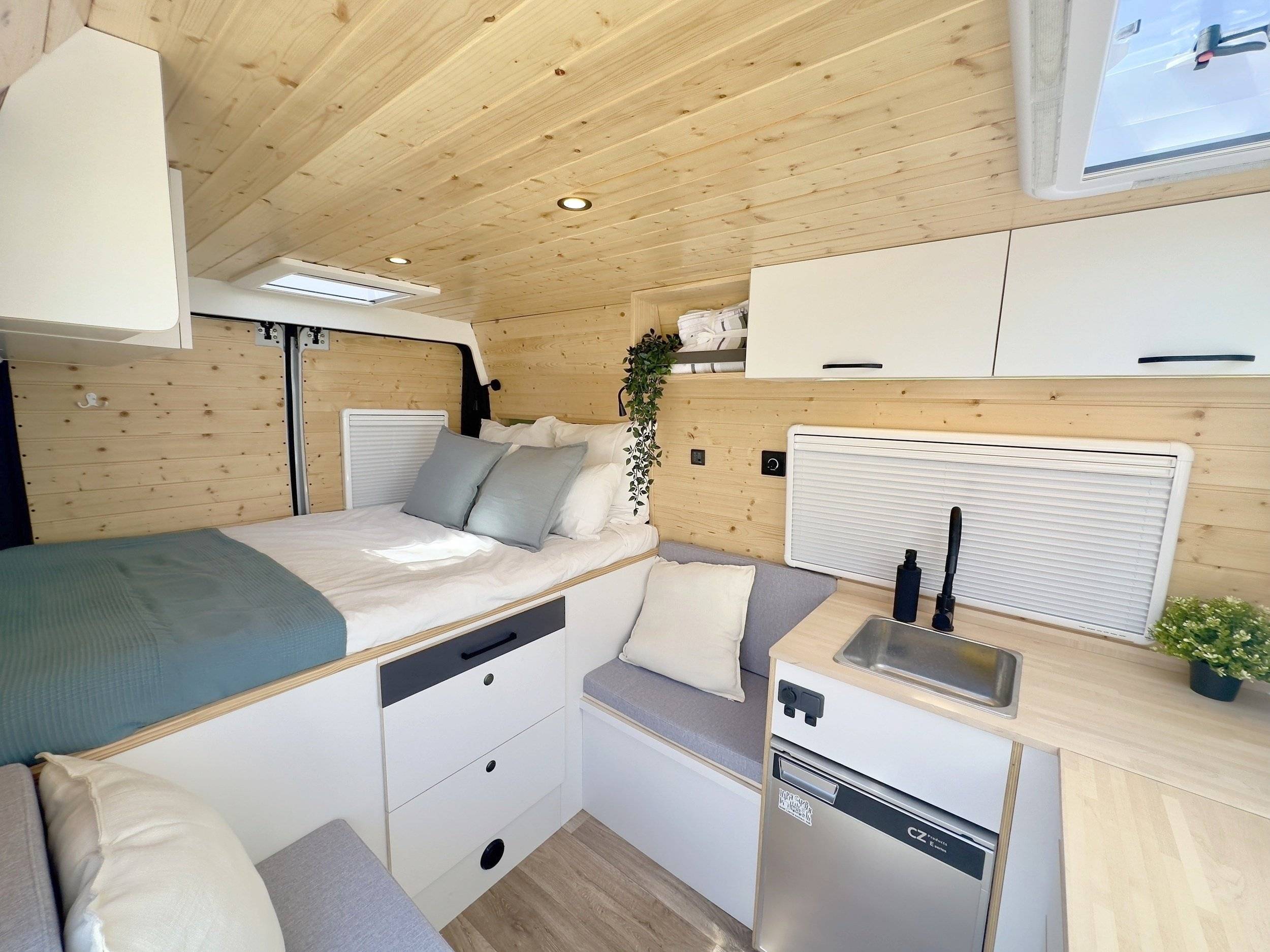 Front view from 3/4 Fiat Ducato 2,3 130 ch - Yescapa