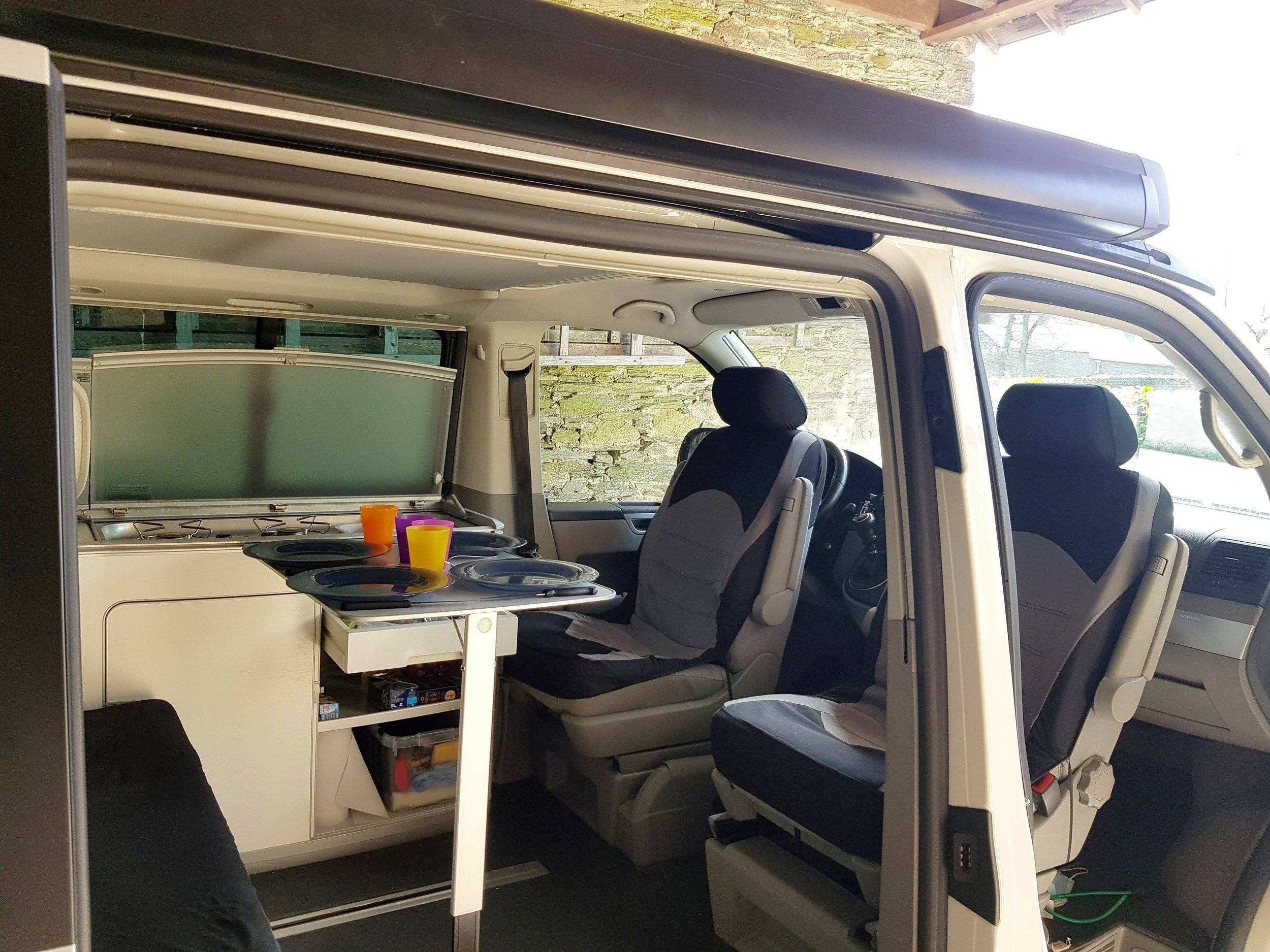Dining Area Volkswagen T5 2,0 l 140 ch - Yescapa