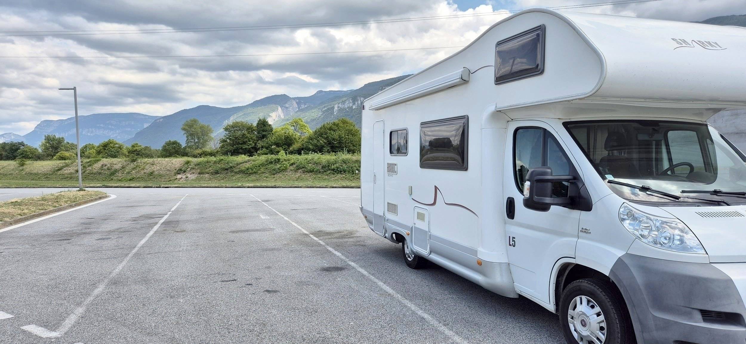 Voorkant 3/4 Fiat Ducato 2,2 l JTD 130 ch. - Yescapa