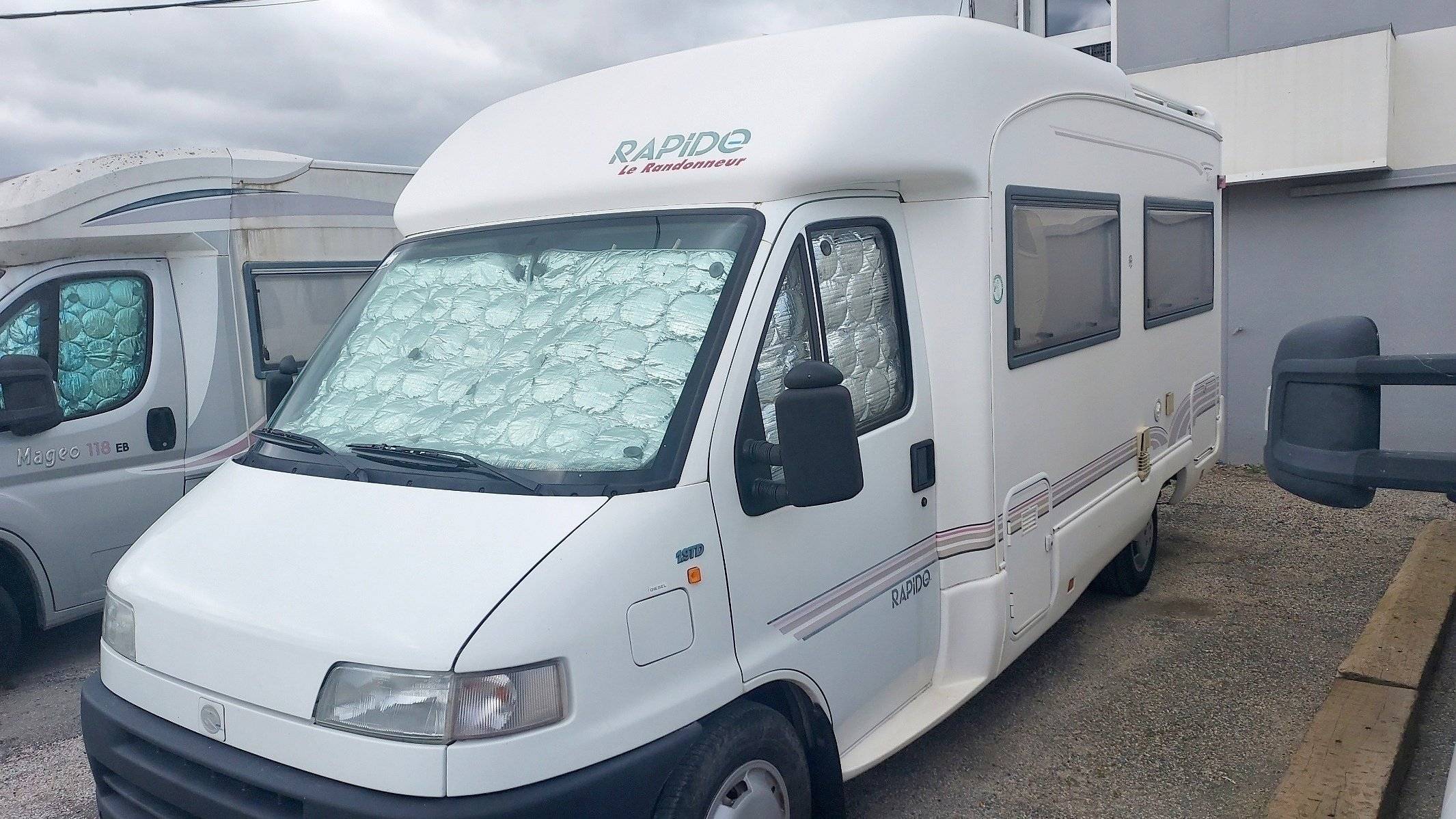 Vue avant de 3/4 Fiat Fiat ducato - Yescapa