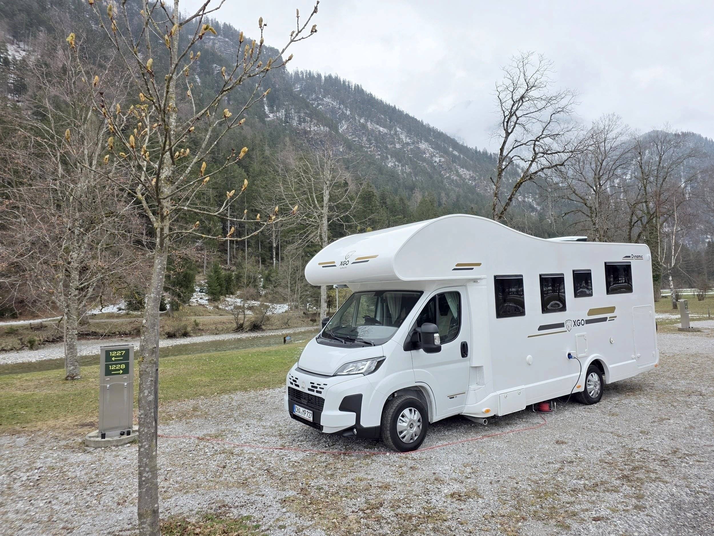 Front view from 3/4 Fiat 2,3 l 140ch - Yescapa