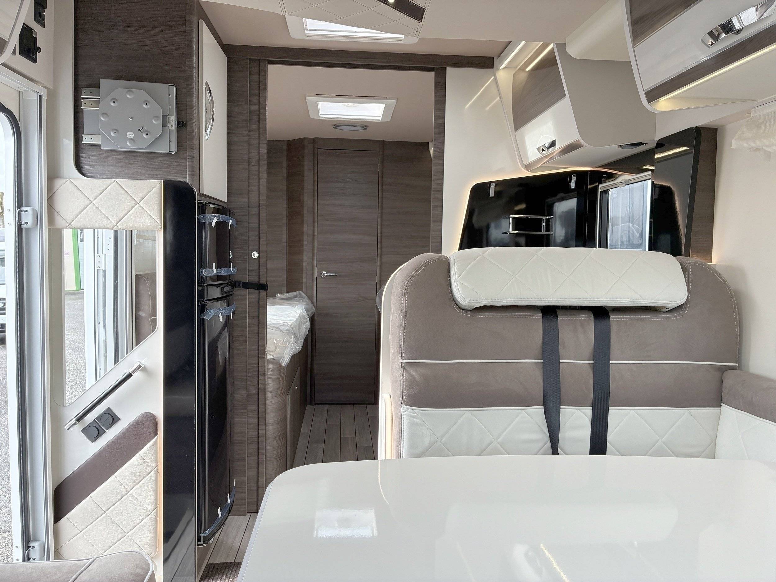 Área de jantar Fiat Ducato 2,3 l 130 ch. - Yescapa