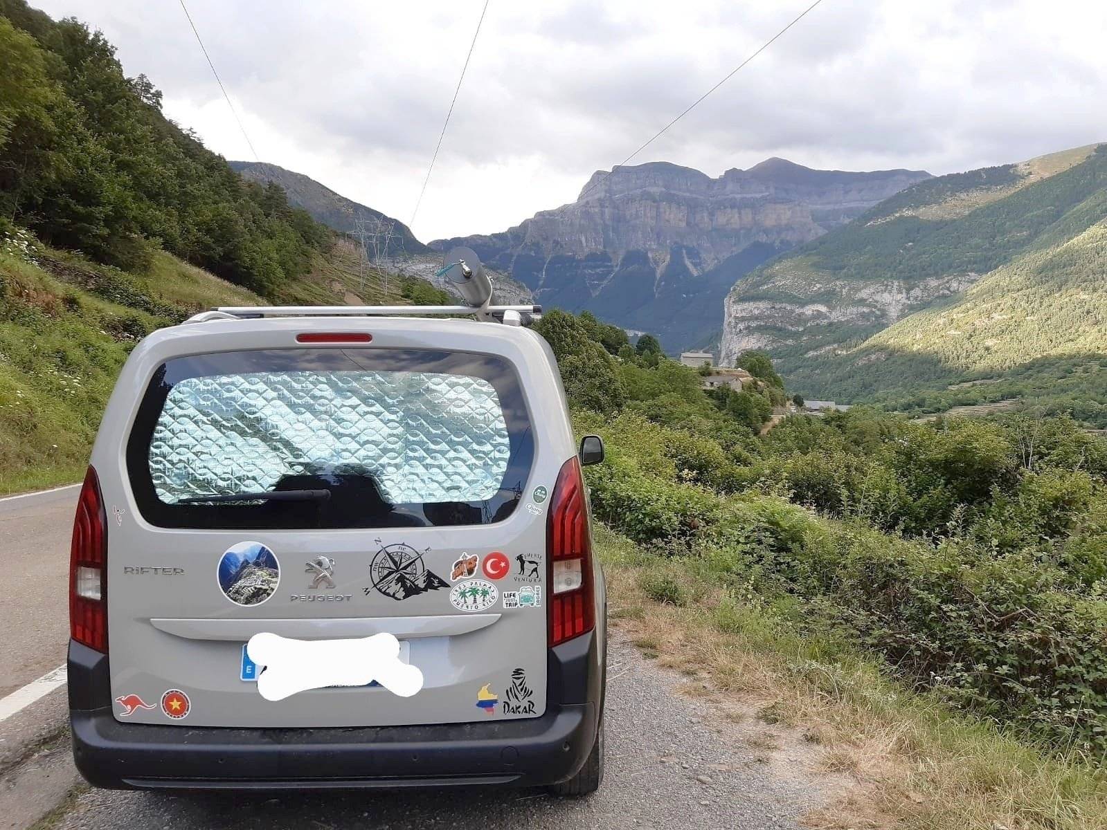 Vista posteriore Peugeot Peugeot Rifer - Yescapa