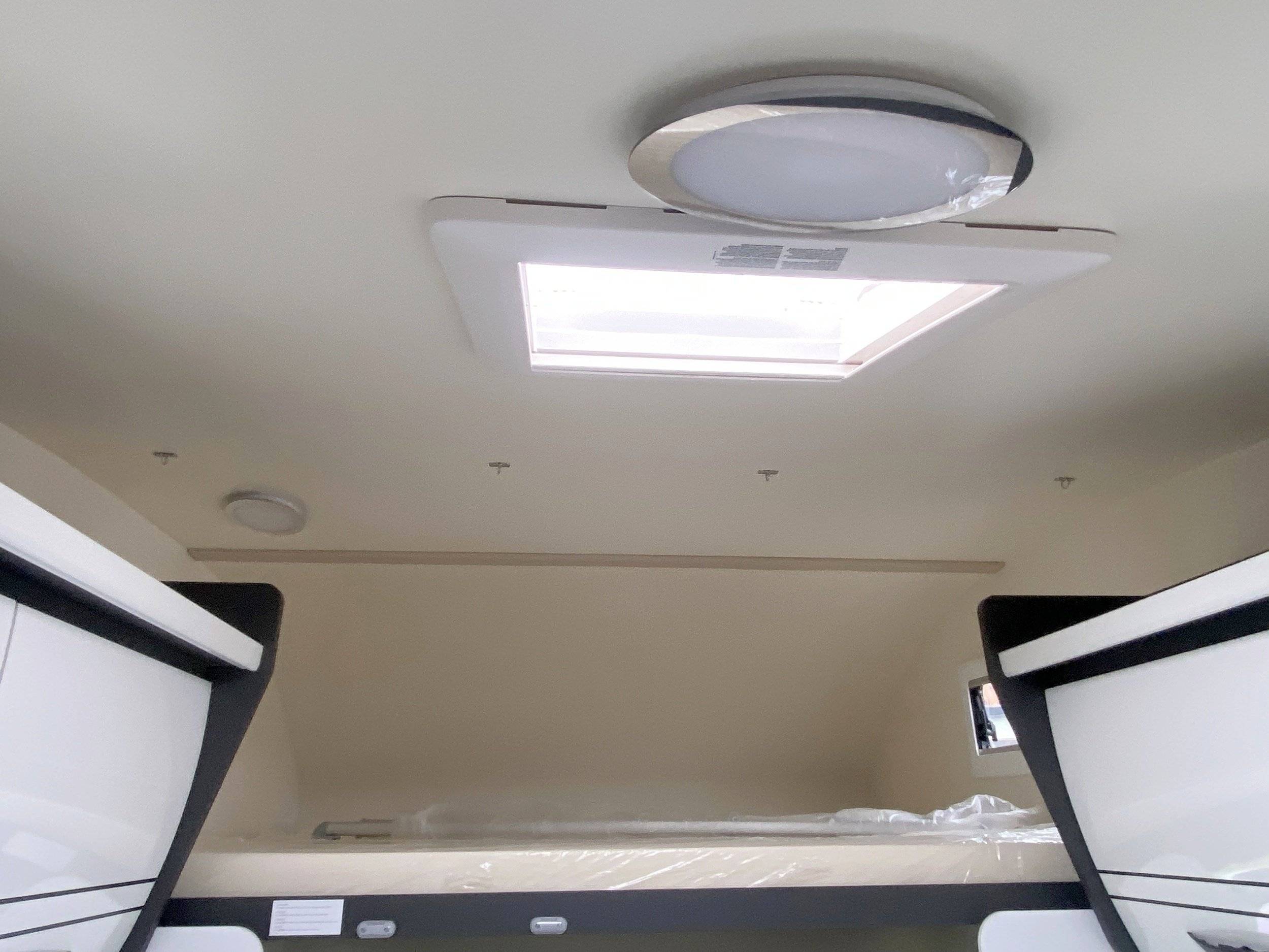 Couchages Ford FORD  TRANSIT EURO 6 2L TDCI  130 ch - Yescapa