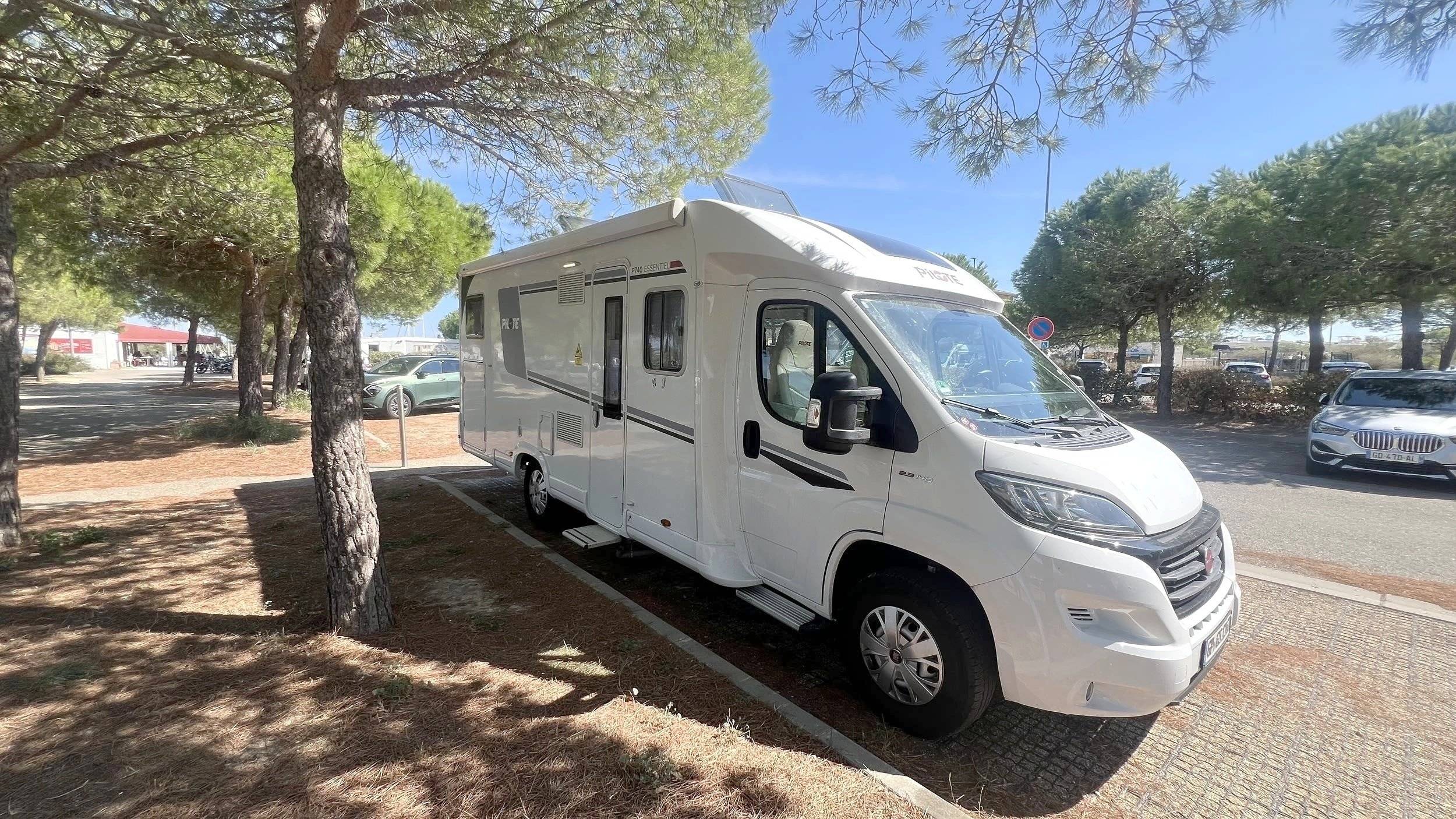 Front view from 3/4 Fiat - Yescapa