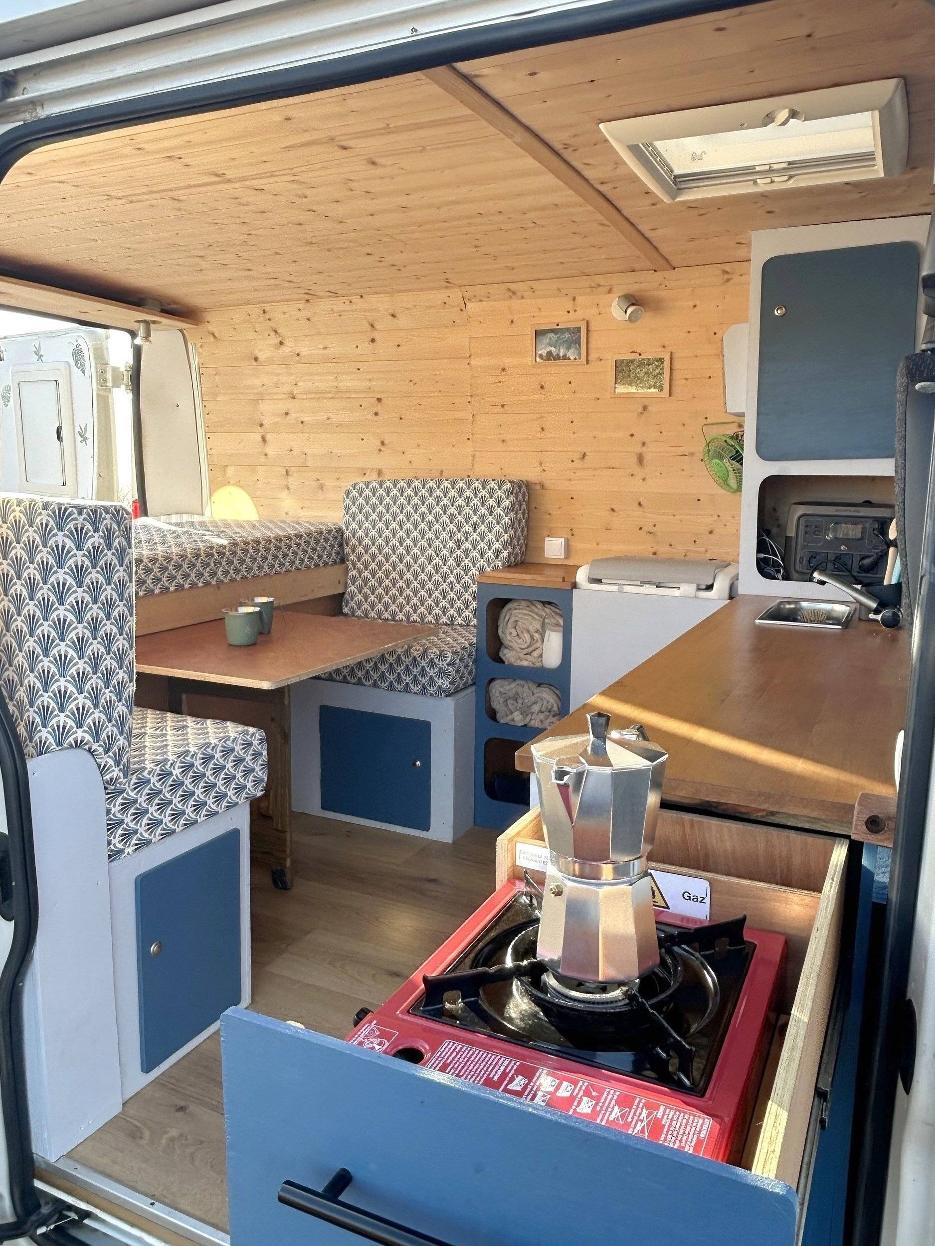 Dinette Peugeot Boxer 2,2 l 120 ch. - Yescapa