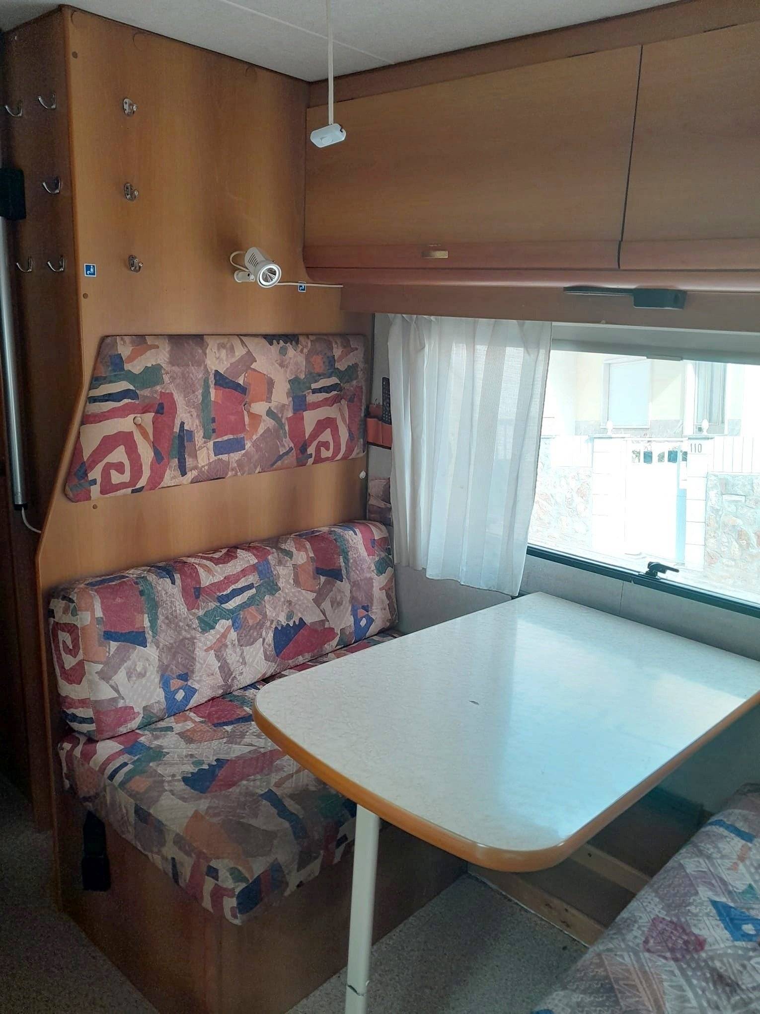 Dinette Ford - Yescapa