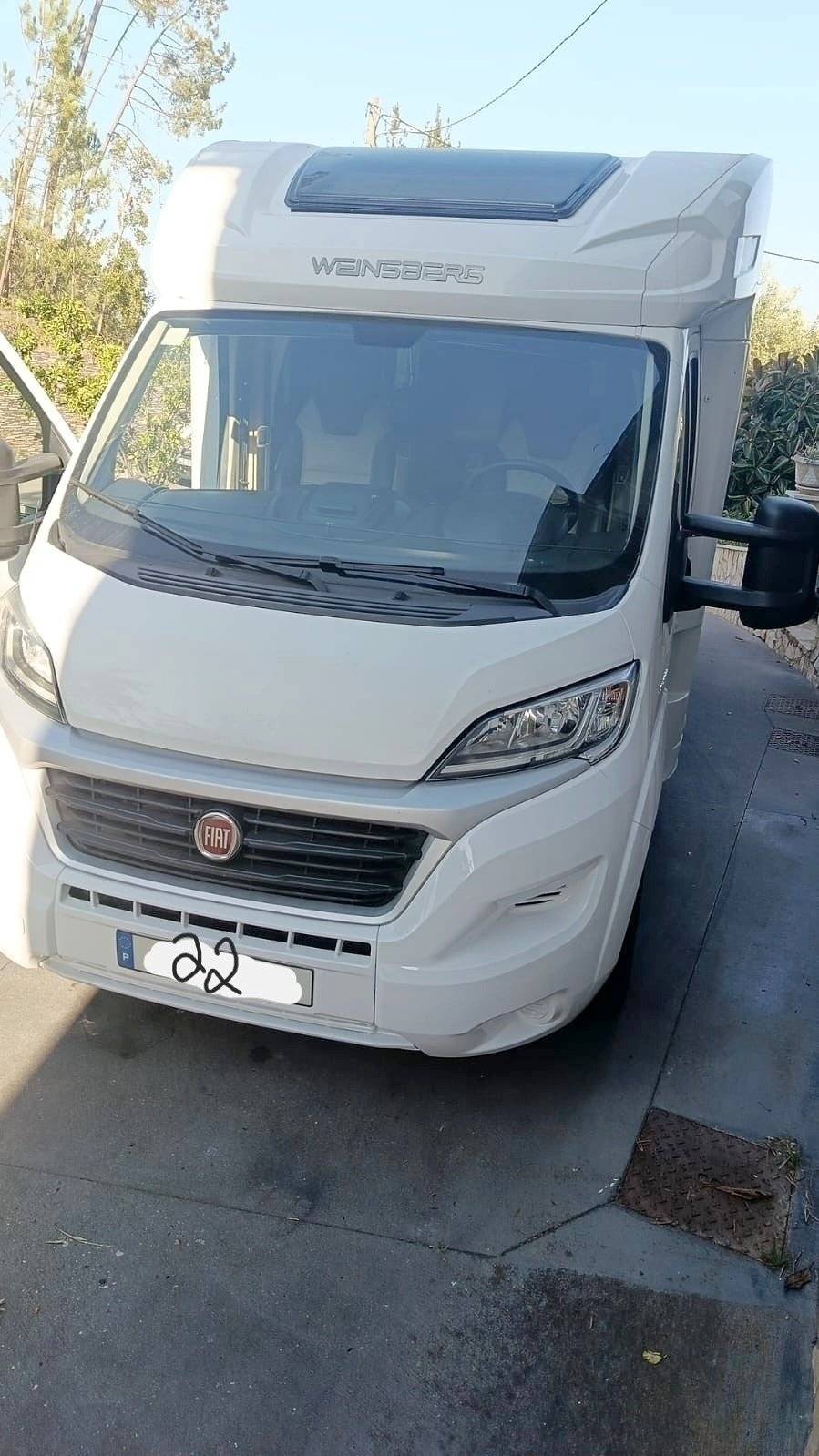 Vista del vehículo ángulo delantero Fiat - Yescapa
