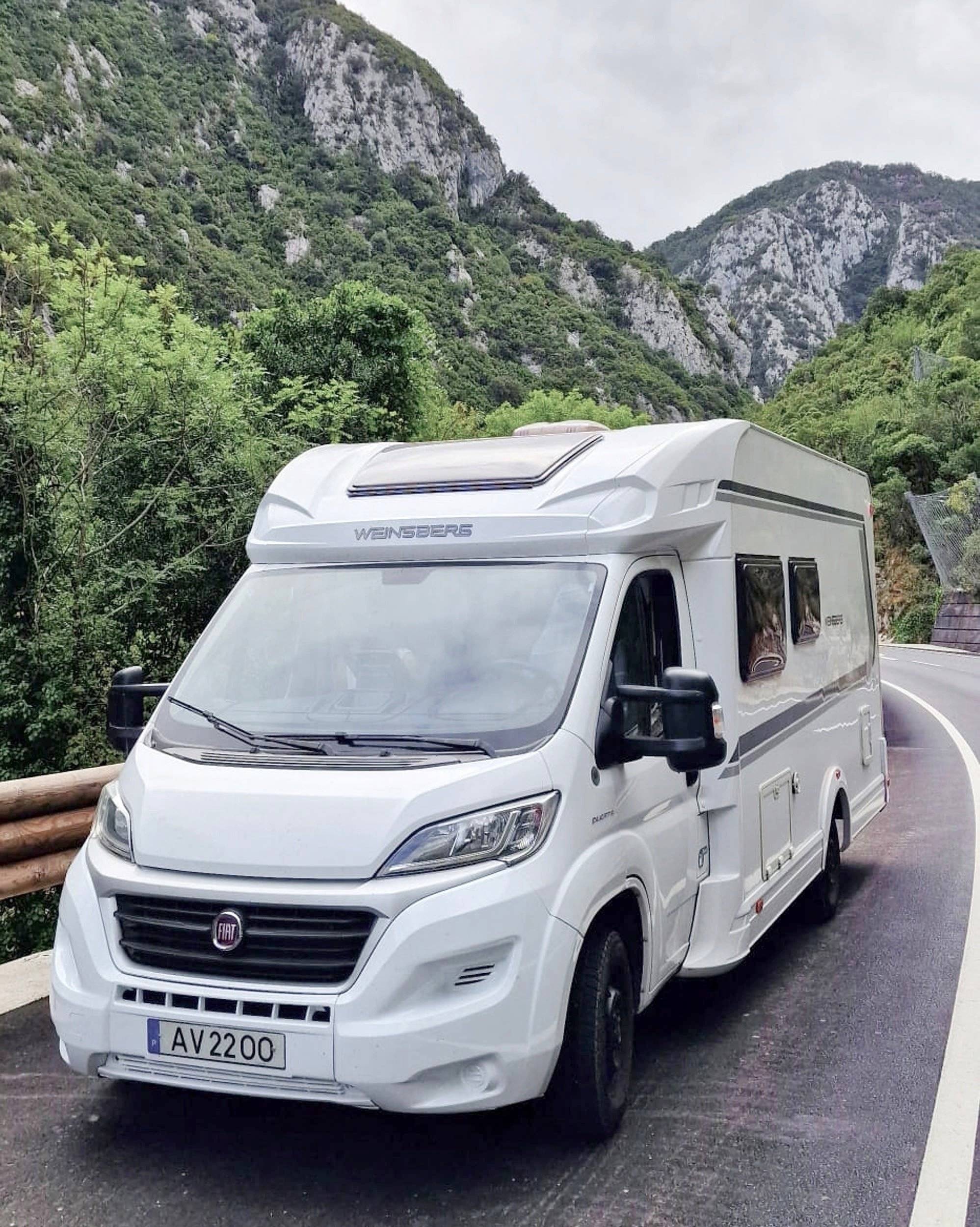 Vue avant de 3/4 Fiat - Yescapa