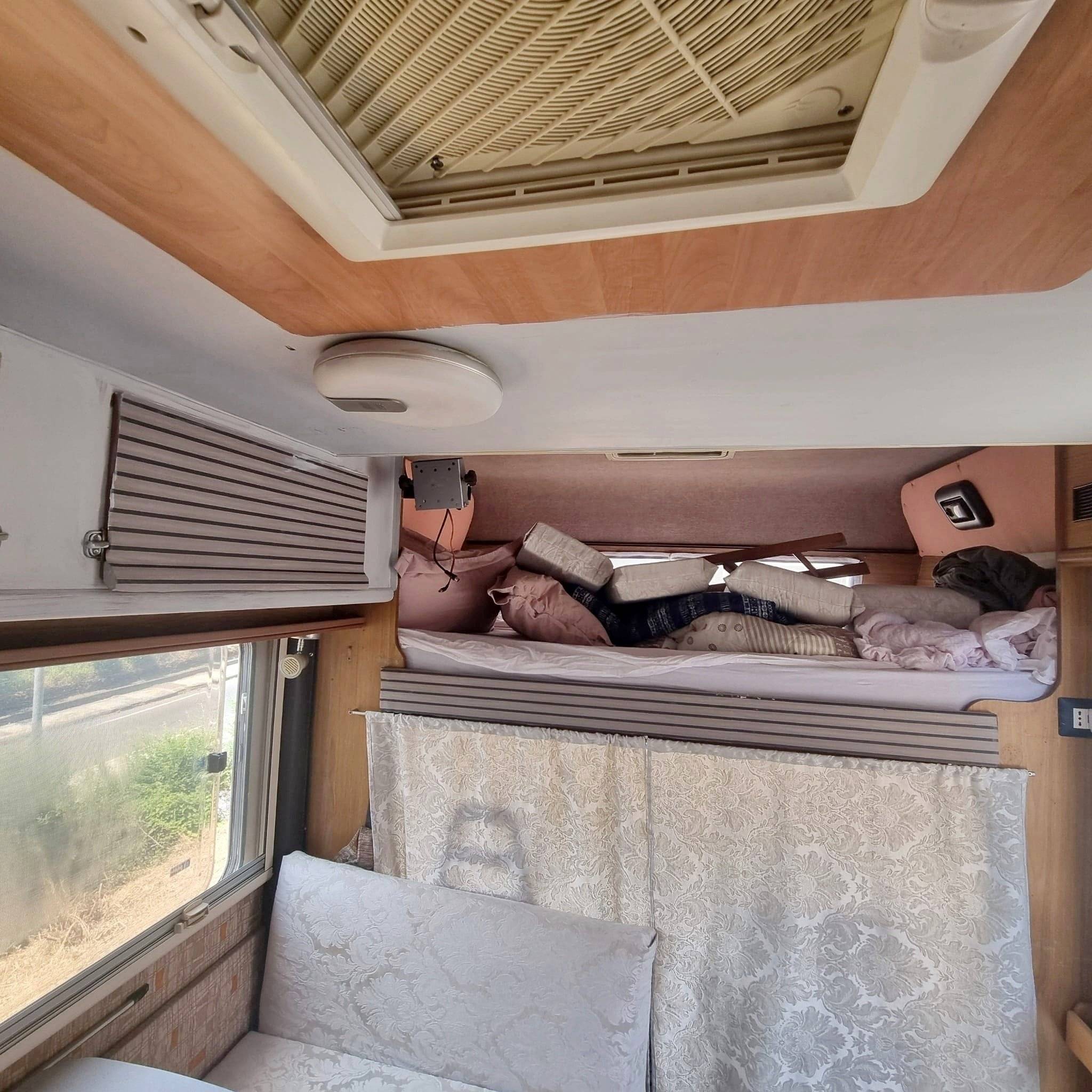 Berth Ford FORD TRANSIT - Yescapa