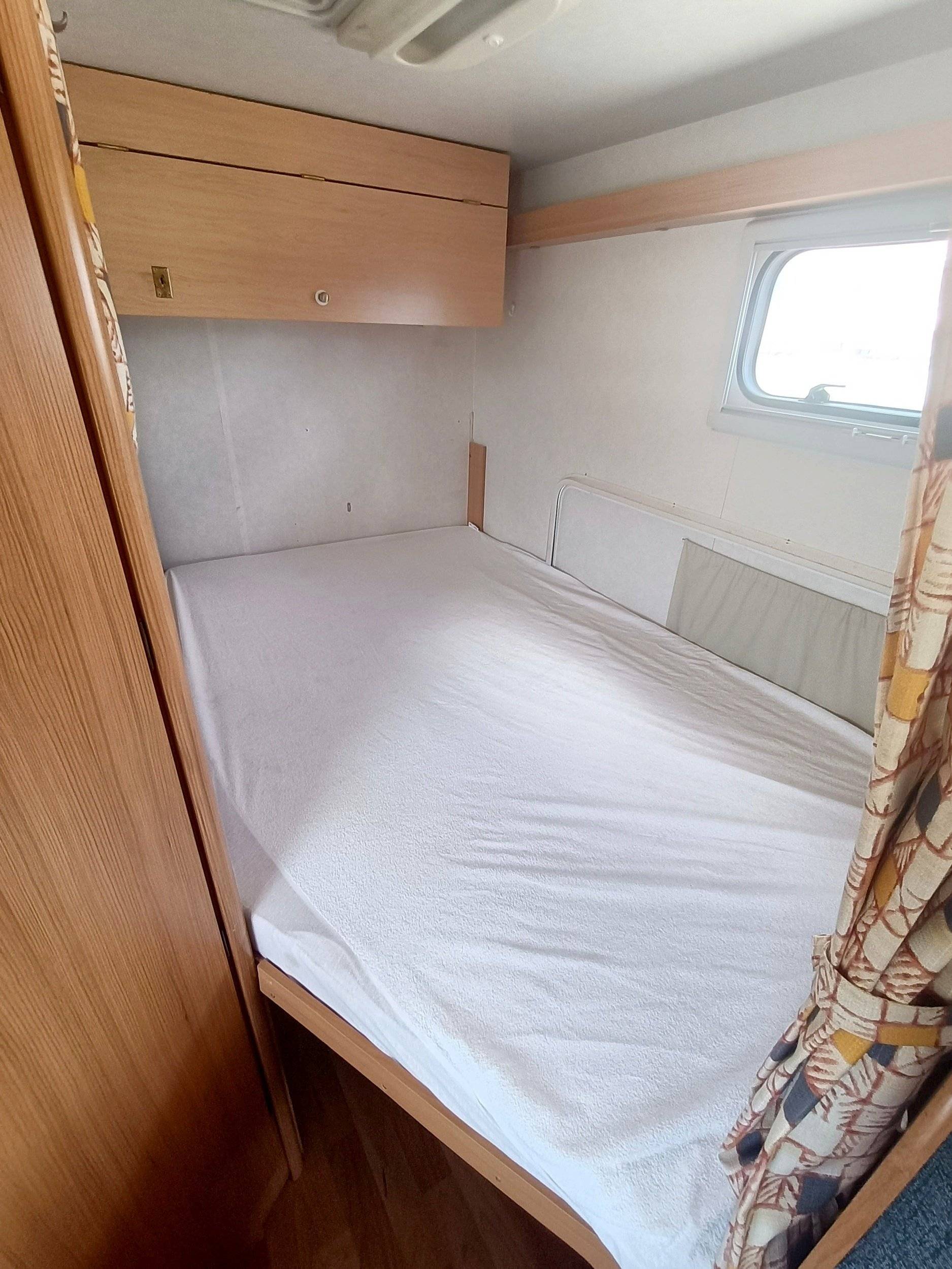 Letti Ford Transit 2,2 l 115 ch - Yescapa