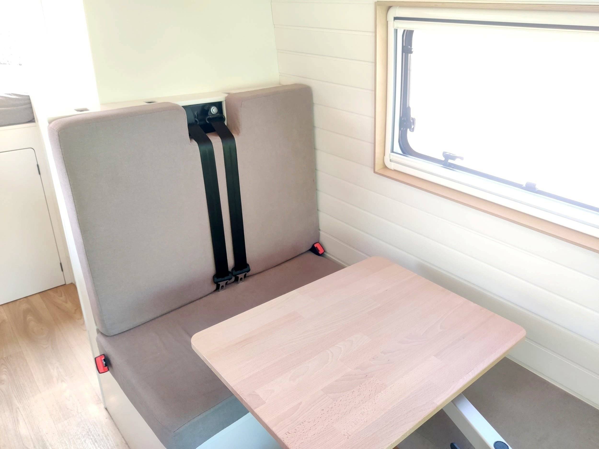 CAMPER ATTITUDE MAN TGE