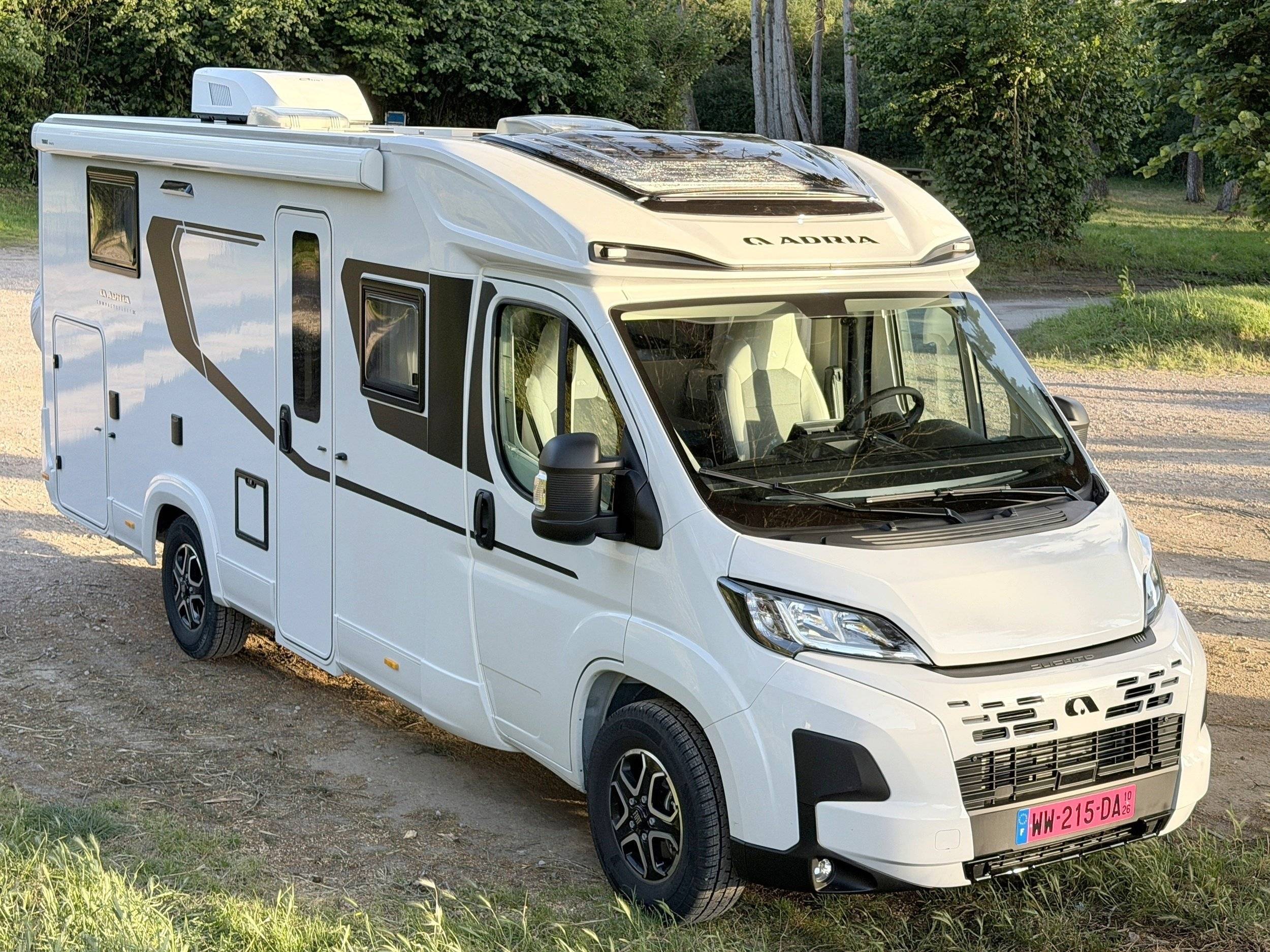 schräge Vorderansicht Fiat - Yescapa