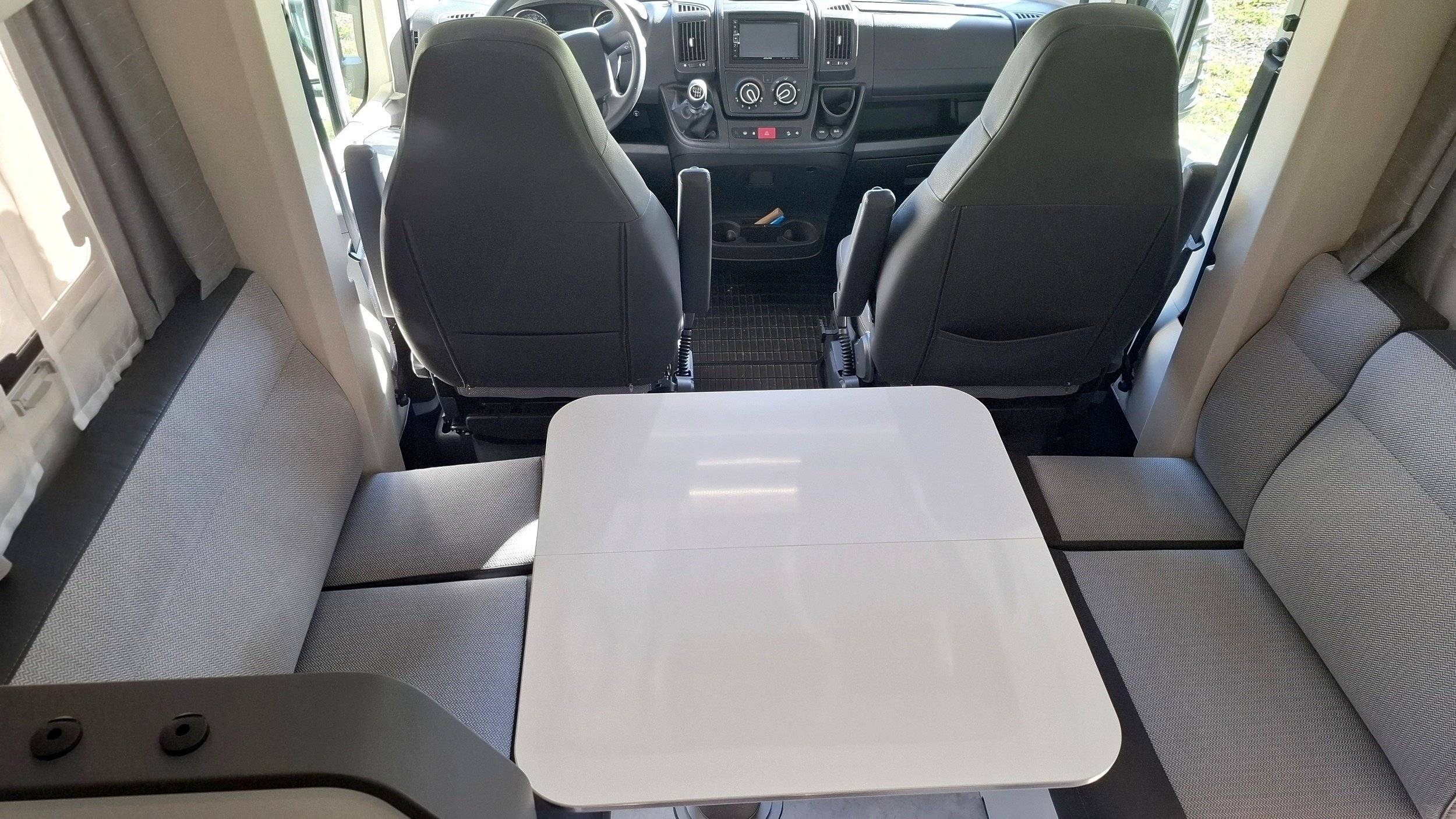 Área de jantar Citroën - Yescapa