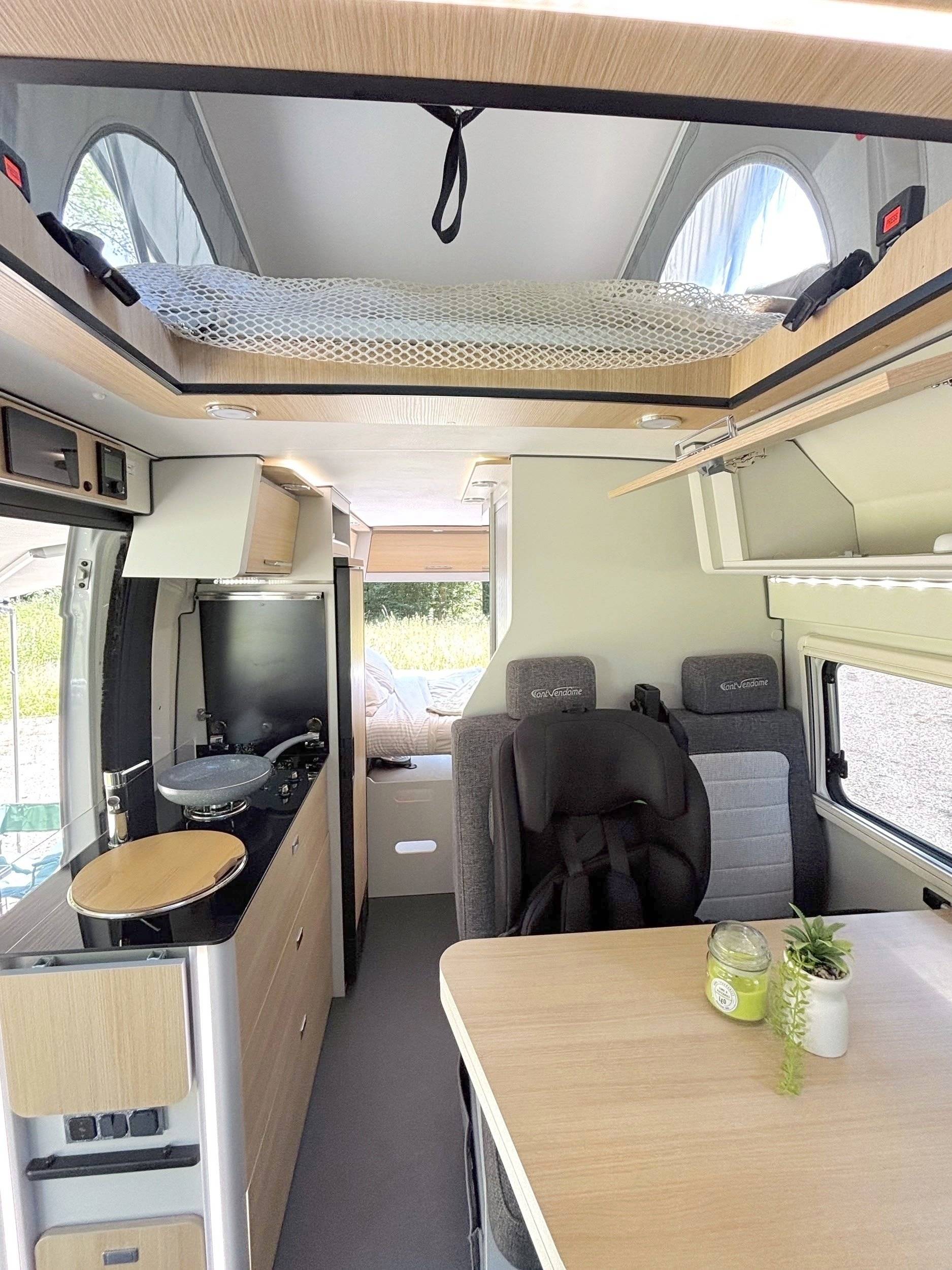 Dining Area Fiat ducato 35l multijet 140 ch - Yescapa