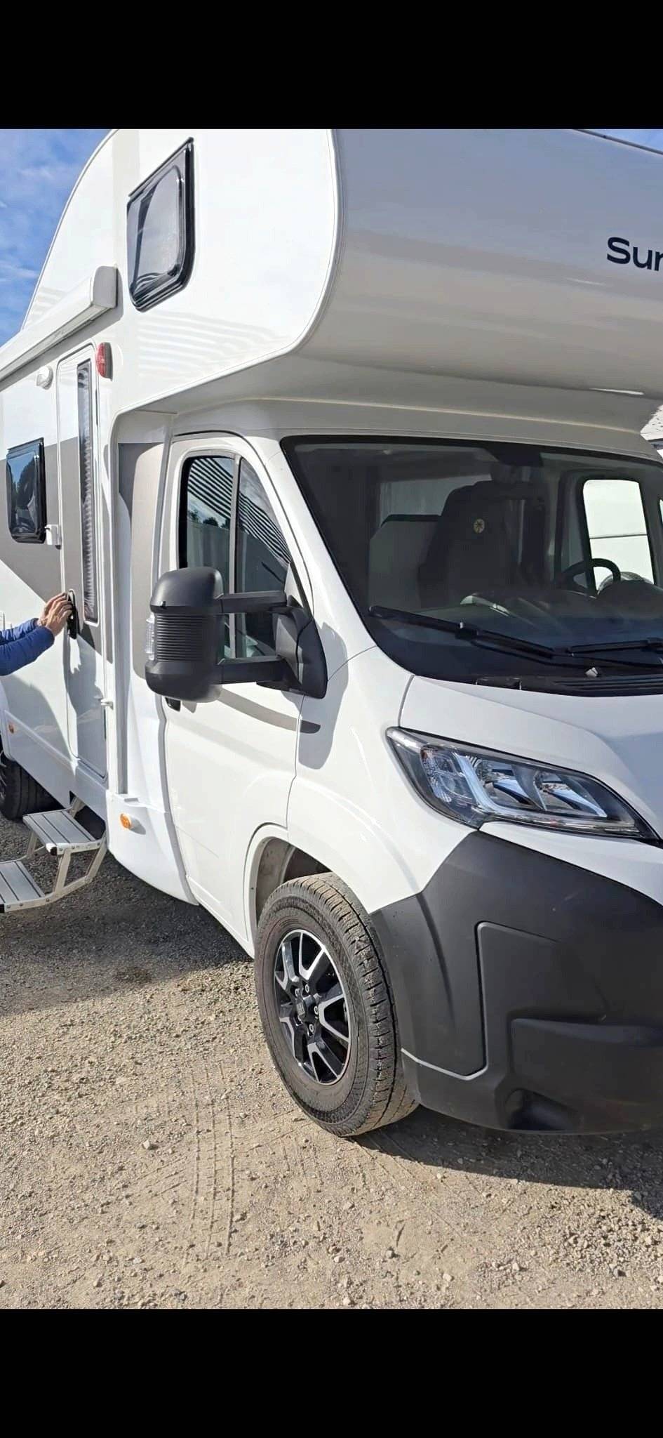 schräge Vorderansicht Fiat - Yescapa