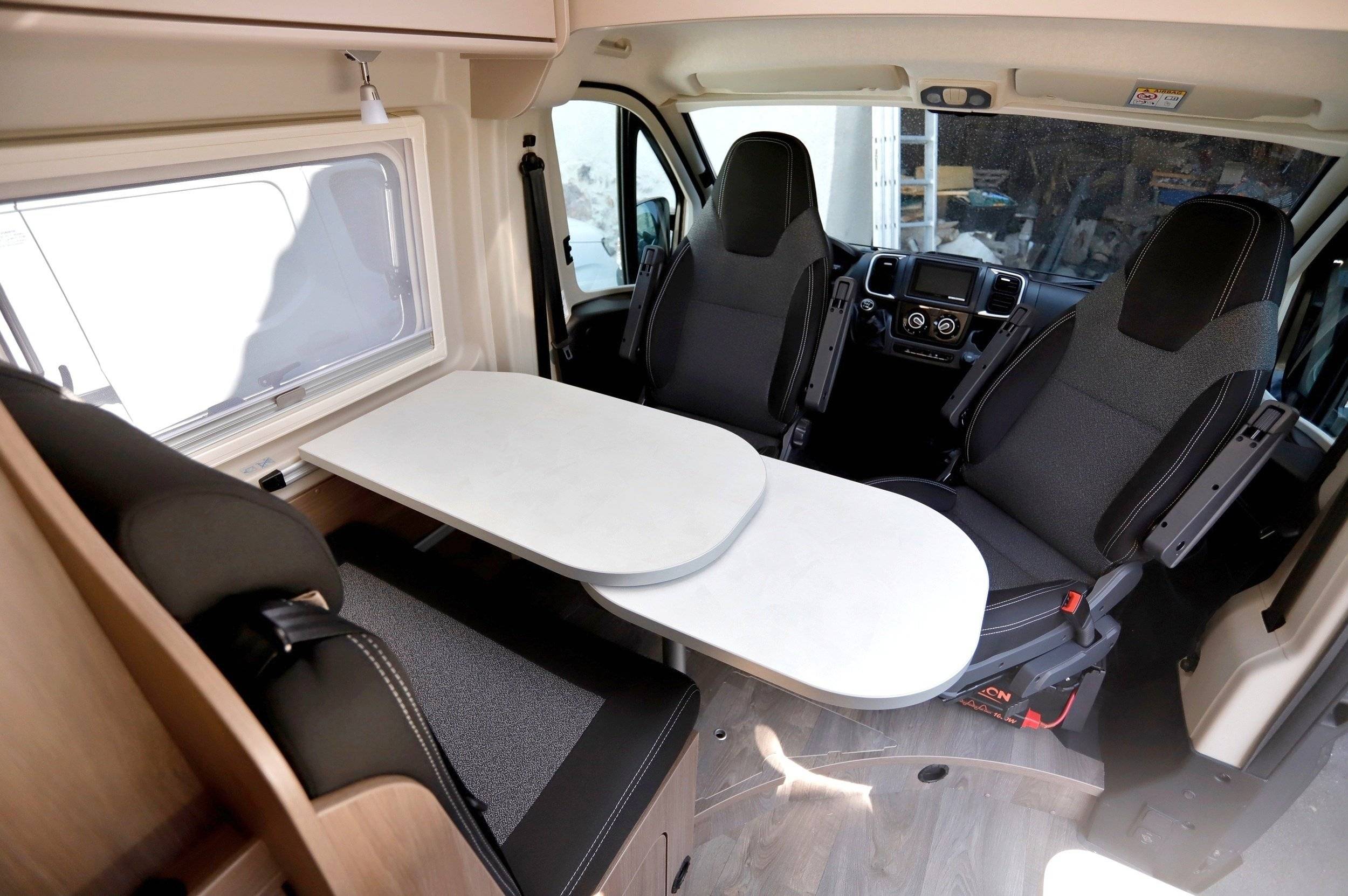 Dining Area Fiat ducato - Yescapa