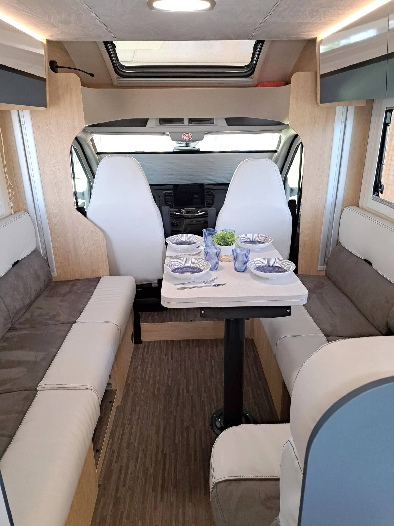 Menjador Ford 165 BHP Auto - Yescapa