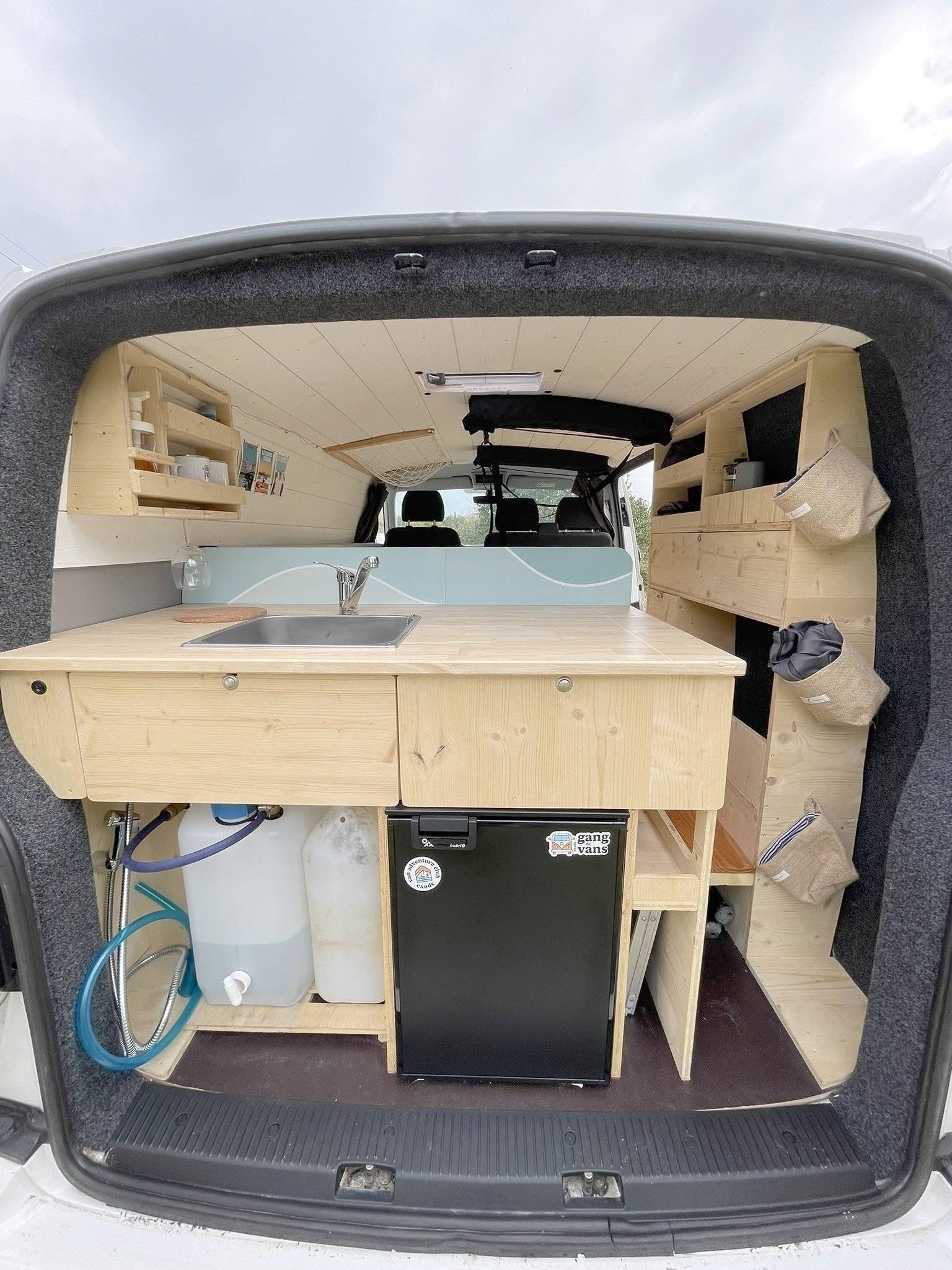 Vista frontale a ¾ Volkswagen - Yescapa