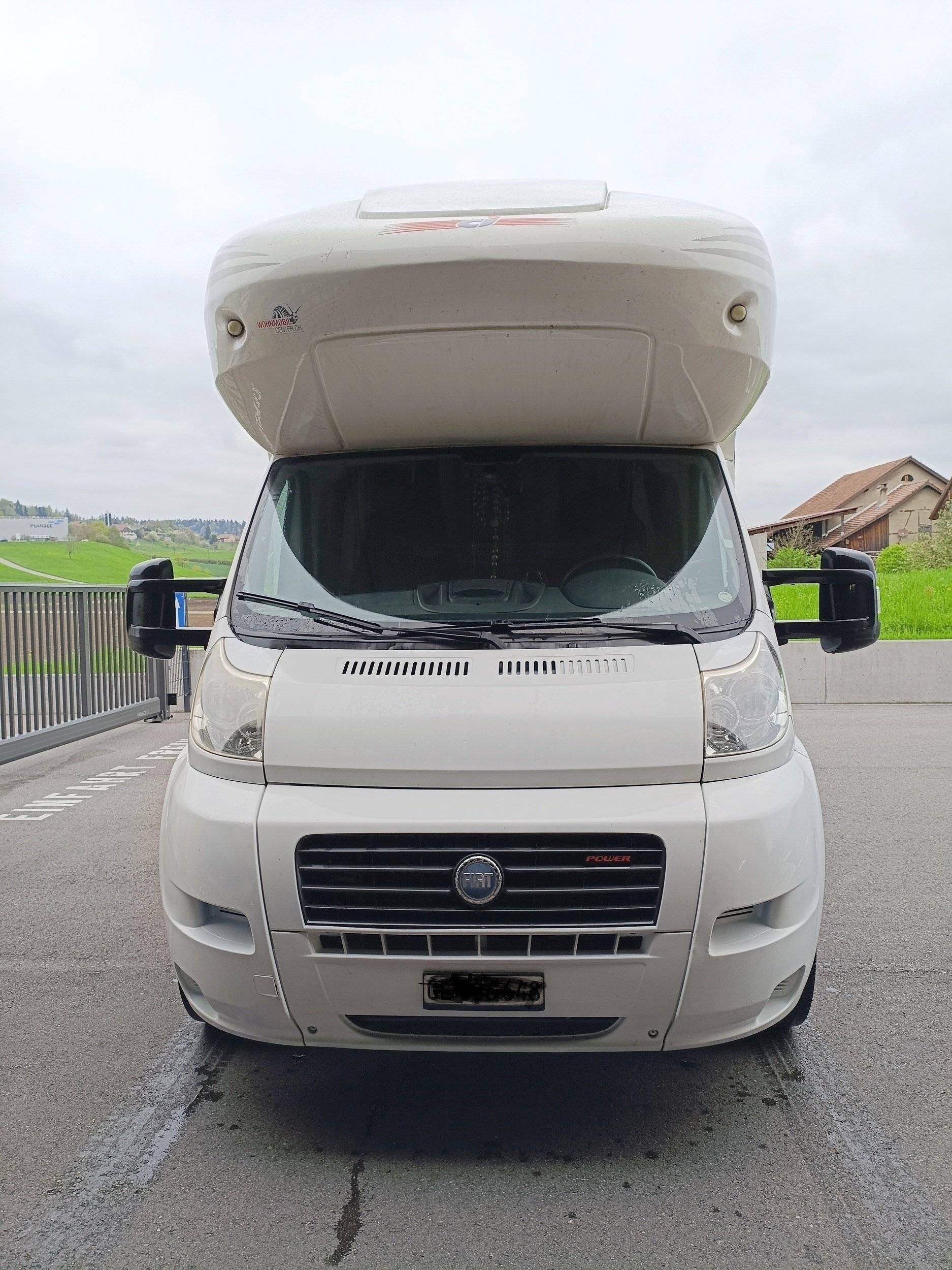 Front view from 3/4 Fiat - Yescapa
