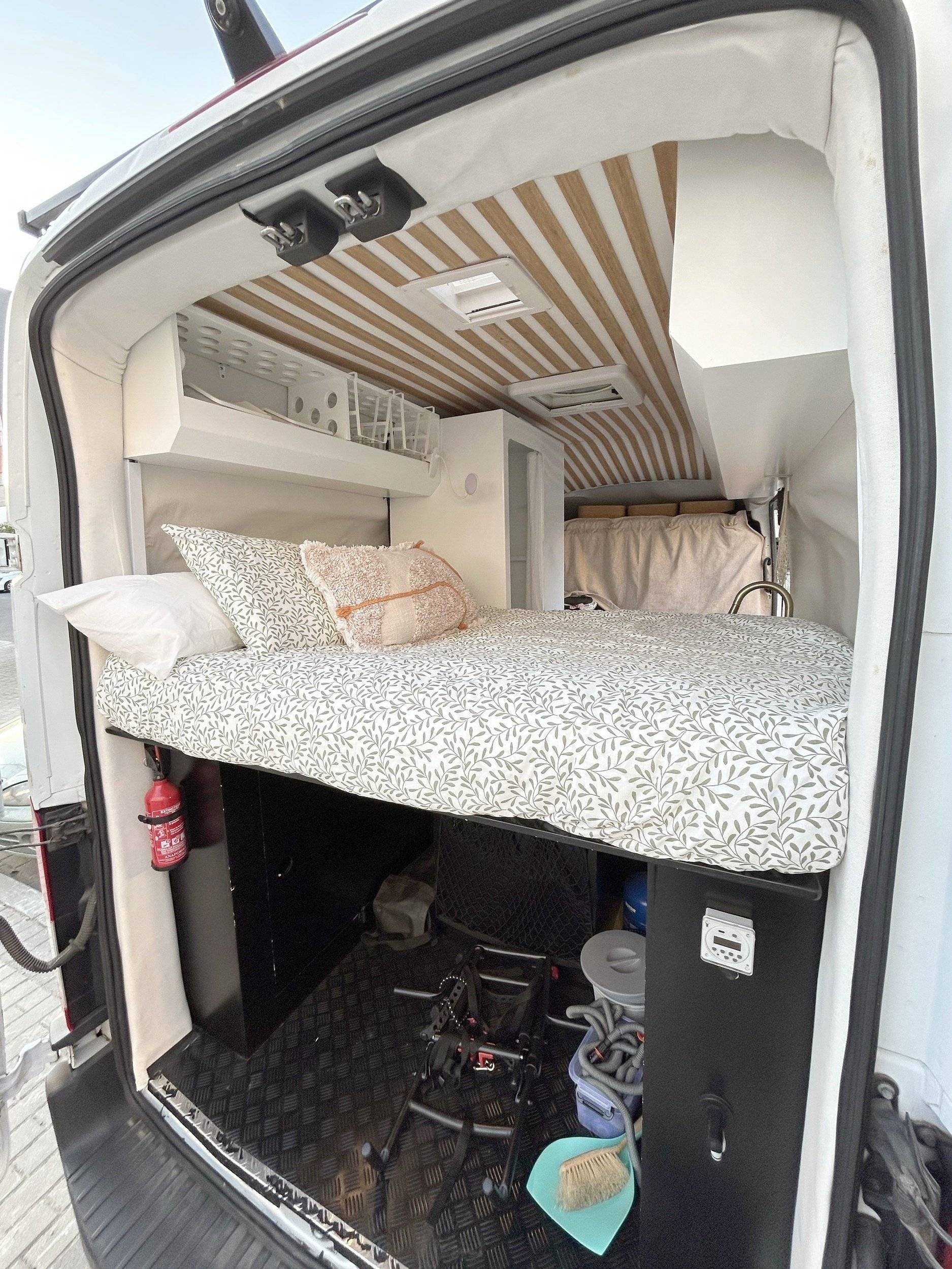 Slaapplaatsen Ford Transit 2,3 l TDCi 130 ch. - Yescapa