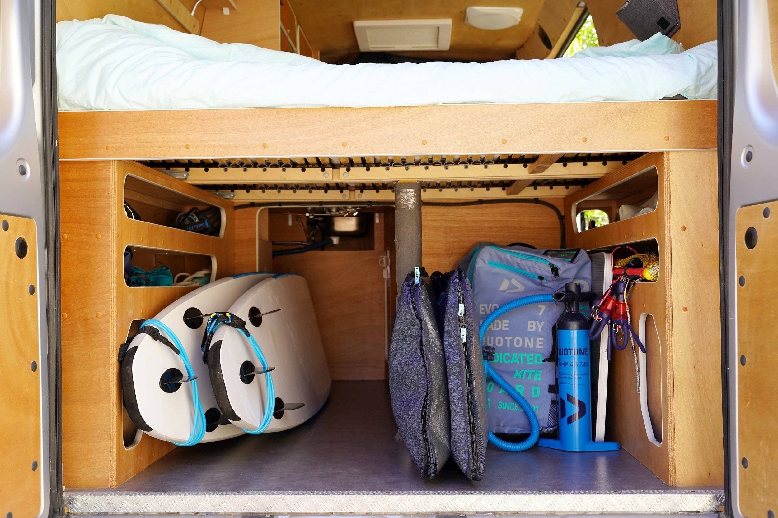 SURF CAMPERVAN ACTIVANS 