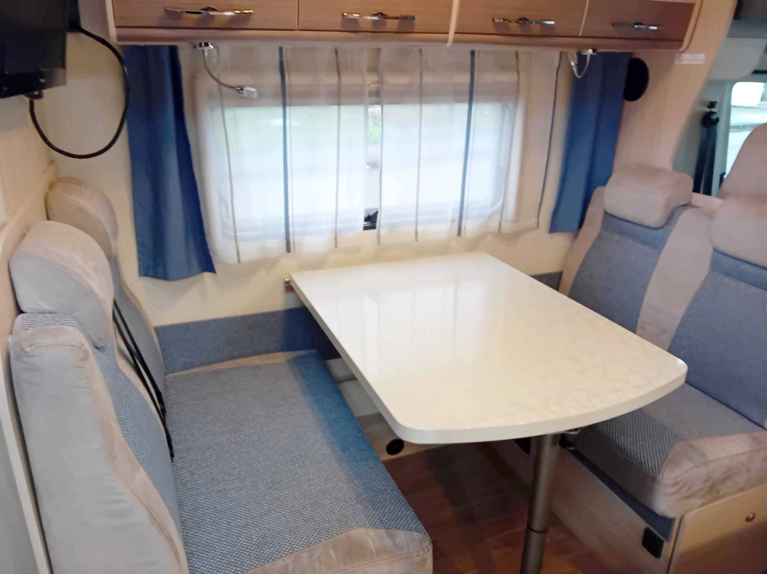 Dining Area Fiat - Yescapa