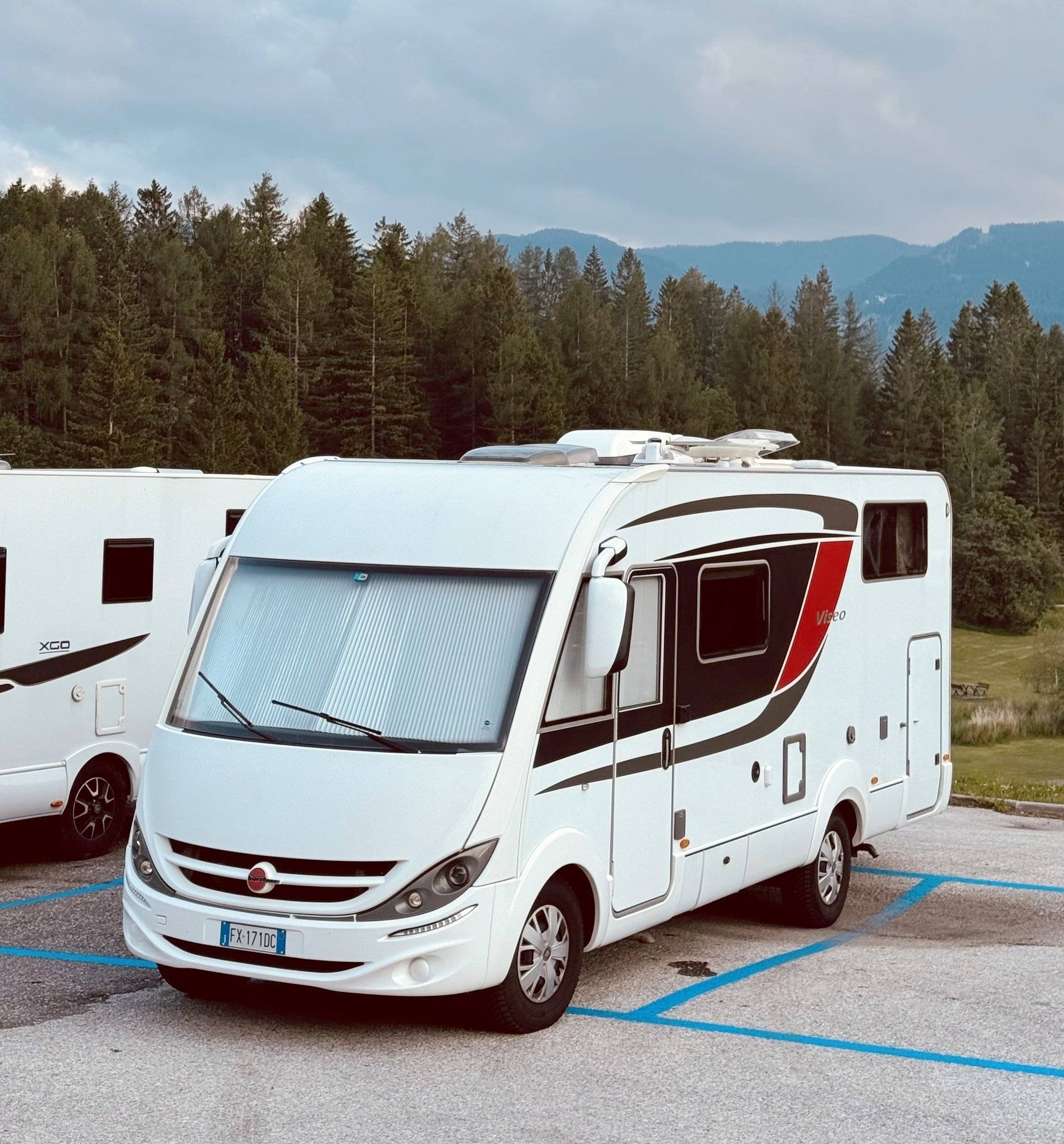 Vista del vehículo ángulo delantero Fiat Ducato 2.3 150cv - Yescapa