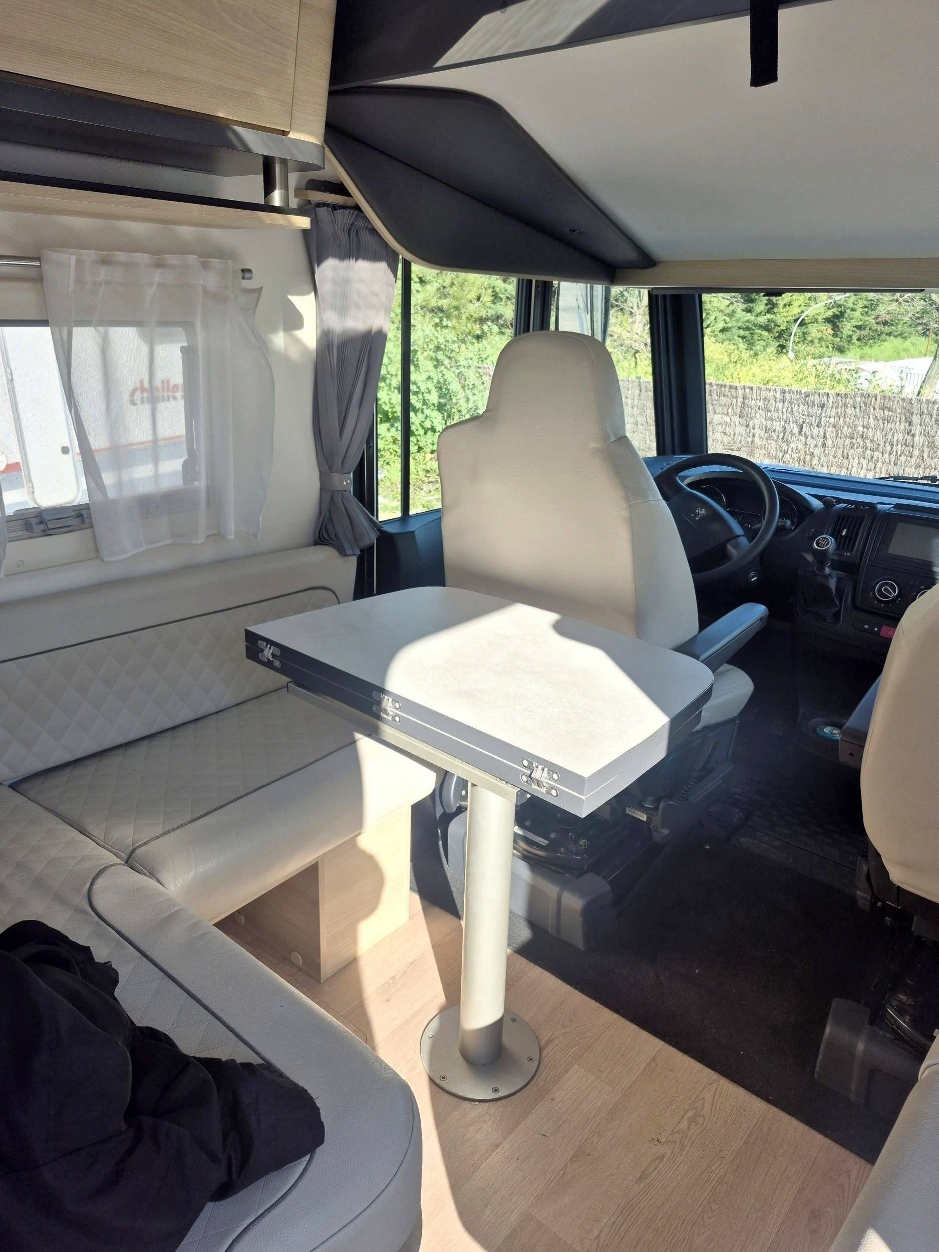 Menjador Peugeot Boxer 3 l 160 ch - Yescapa