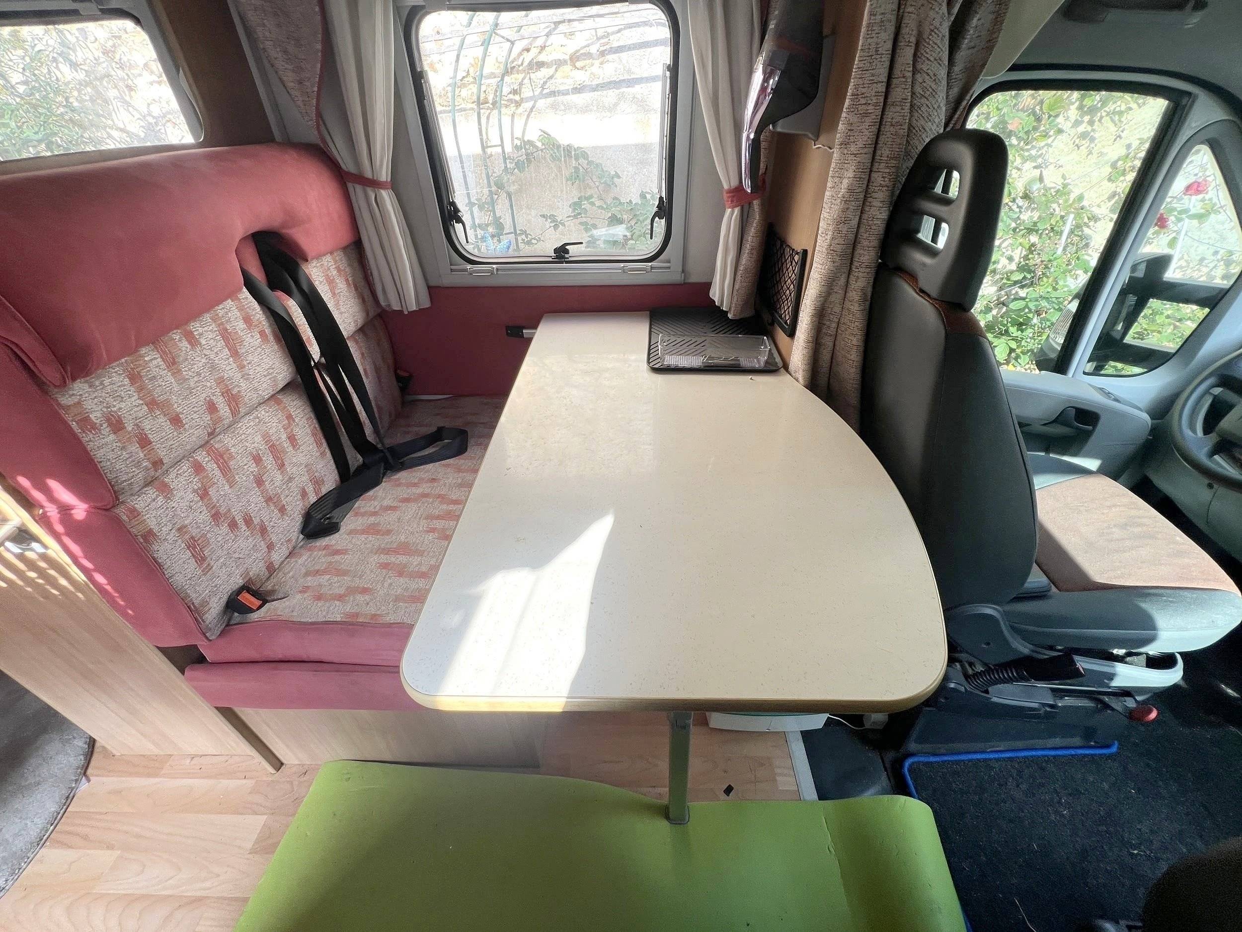 Área de jantar Fiat 2,3 l 130 ch. - Yescapa