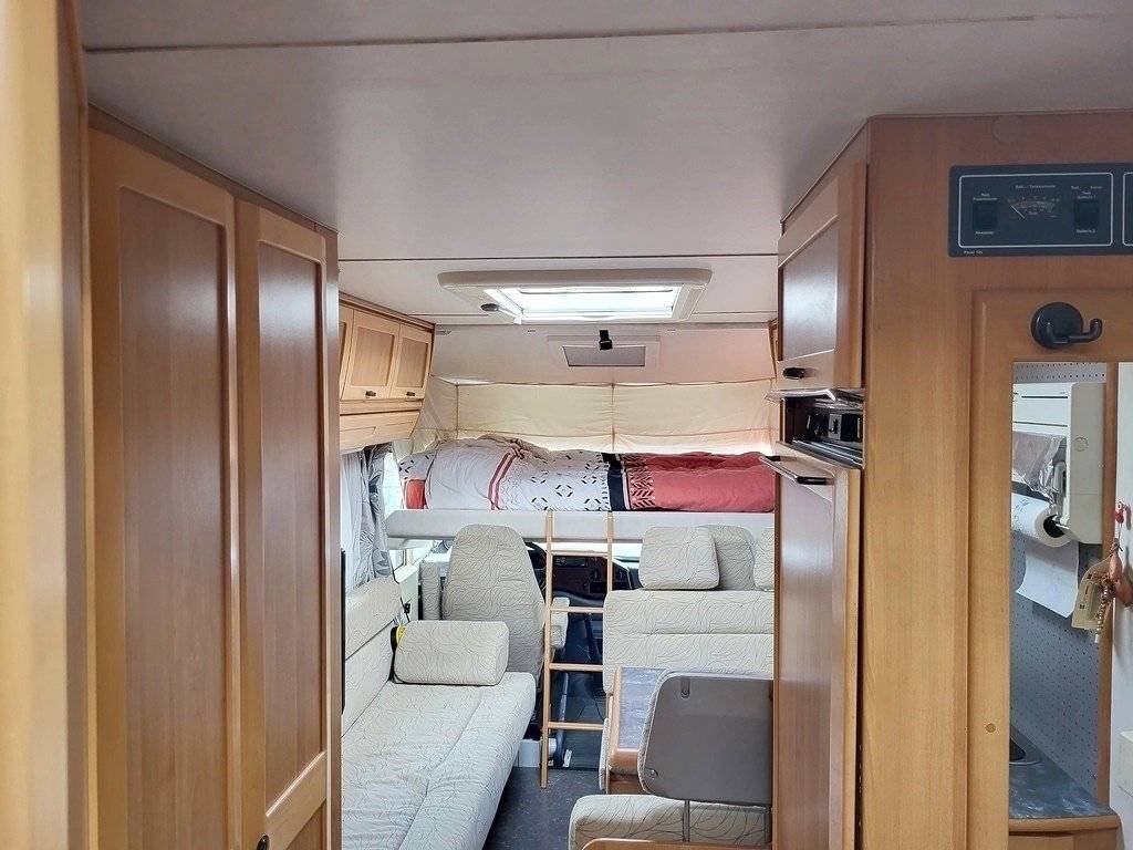 Plazas en cama Mercedes Sprinter 312 d - Yescapa
