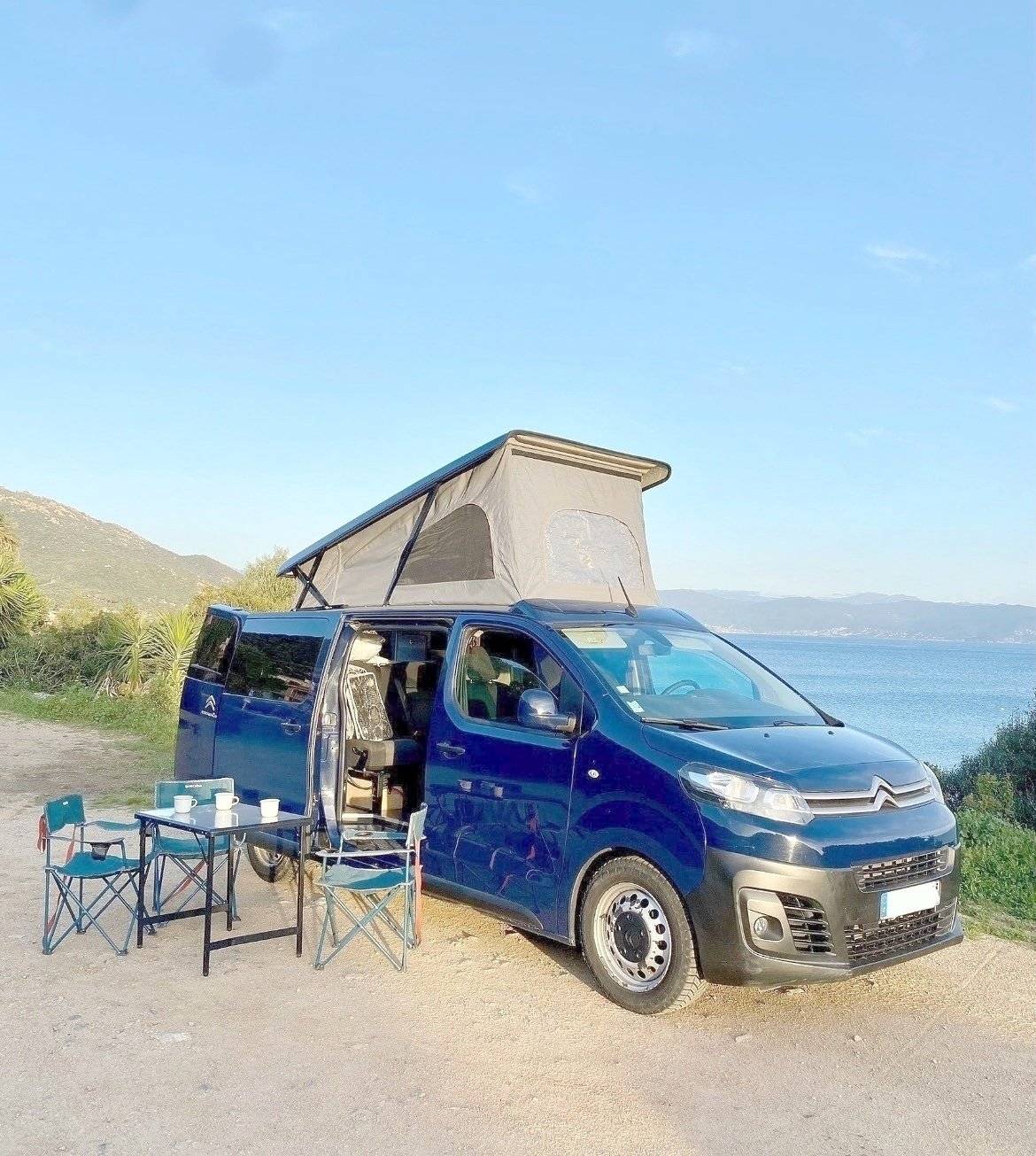 Vista de 3/4 Citroën Jumper 2,2 l 150 ch - Yescapa