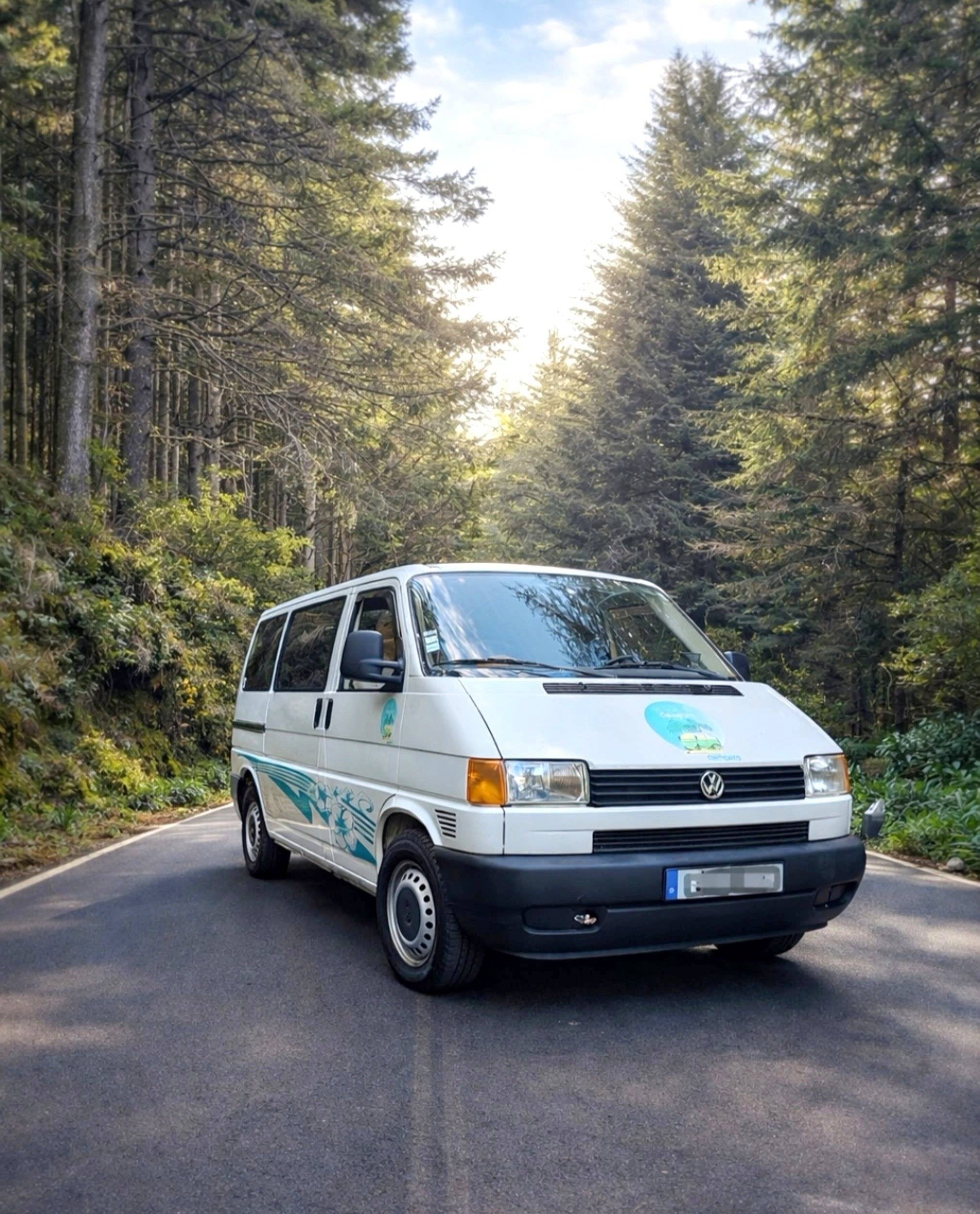 Vue avant de 3/4 Volkswagen Volkswagen T4 - Yescapa