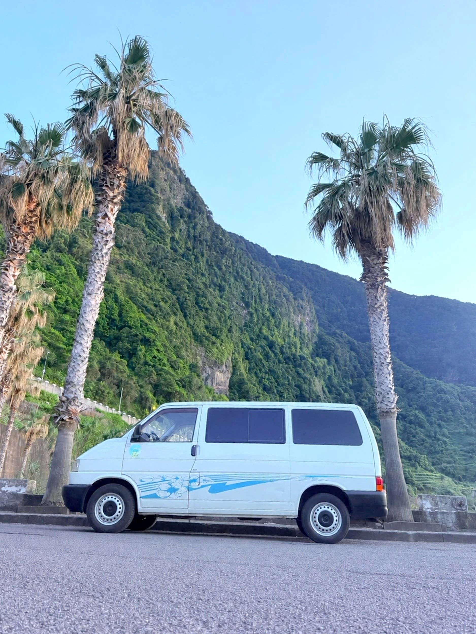 Vista frontale a ¾ Volkswagen Volkswagen T4 - Yescapa