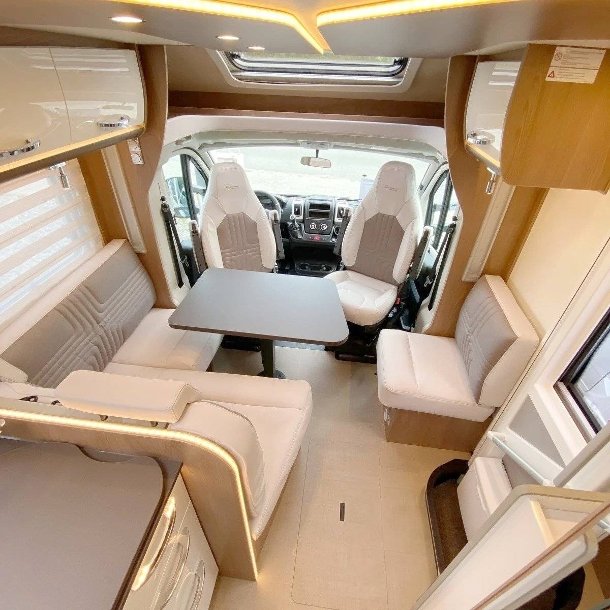 Área de jantar Fiat Ducato - Yescapa