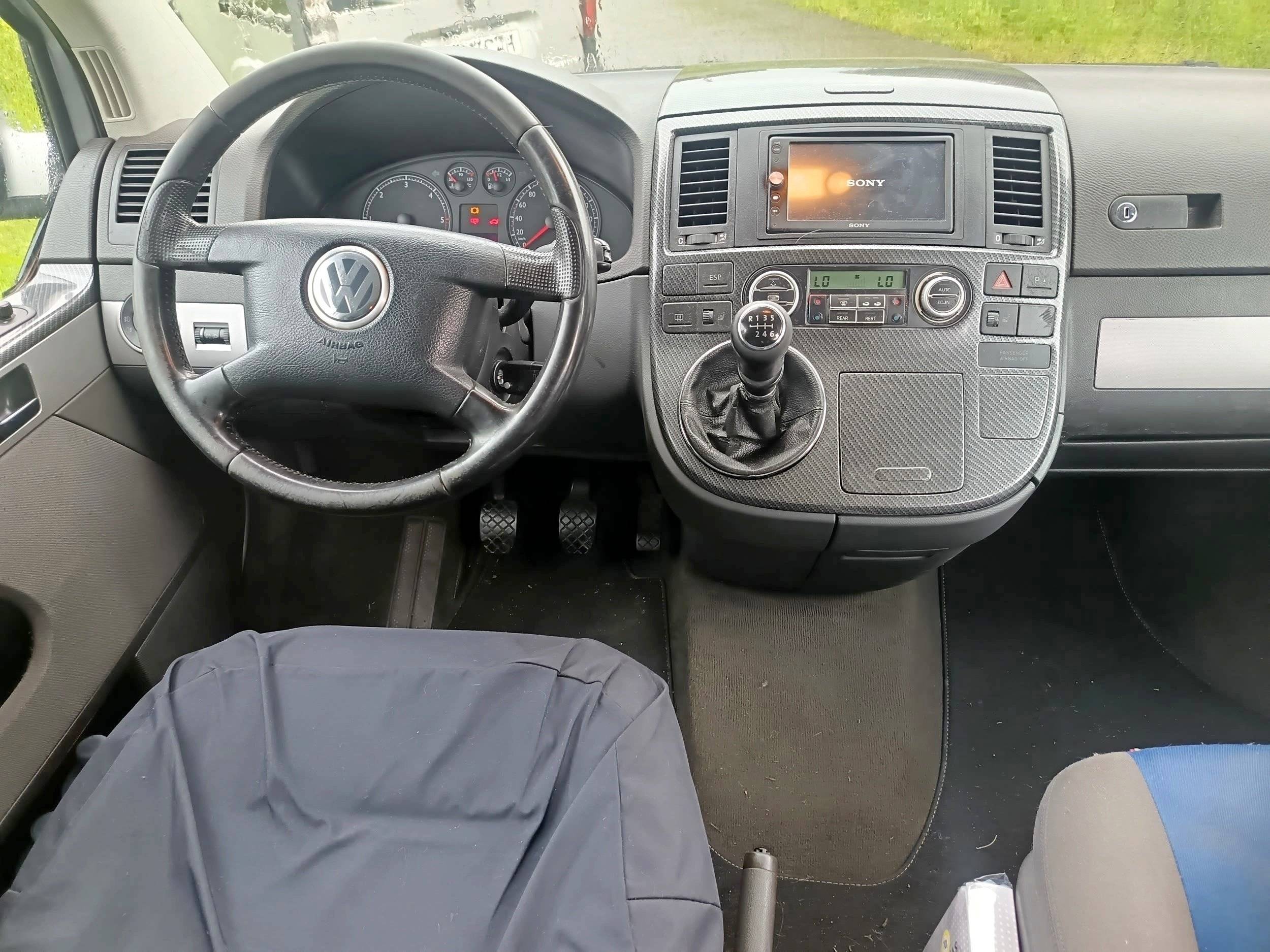 Driver's compartment Volkswagen T5 Long 2,5l TDI 130Cv - Yescapa