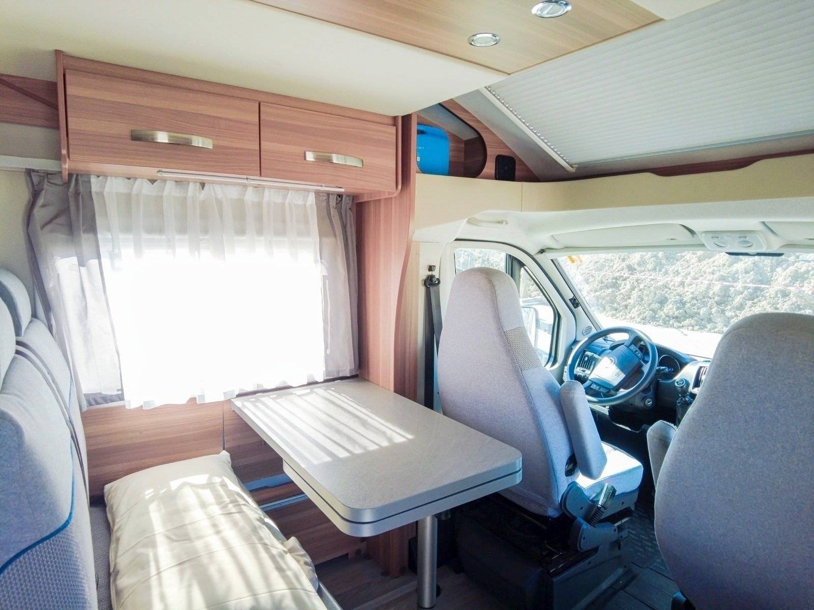 Dining Area Fiat Ducato 120 Multijet - Yescapa