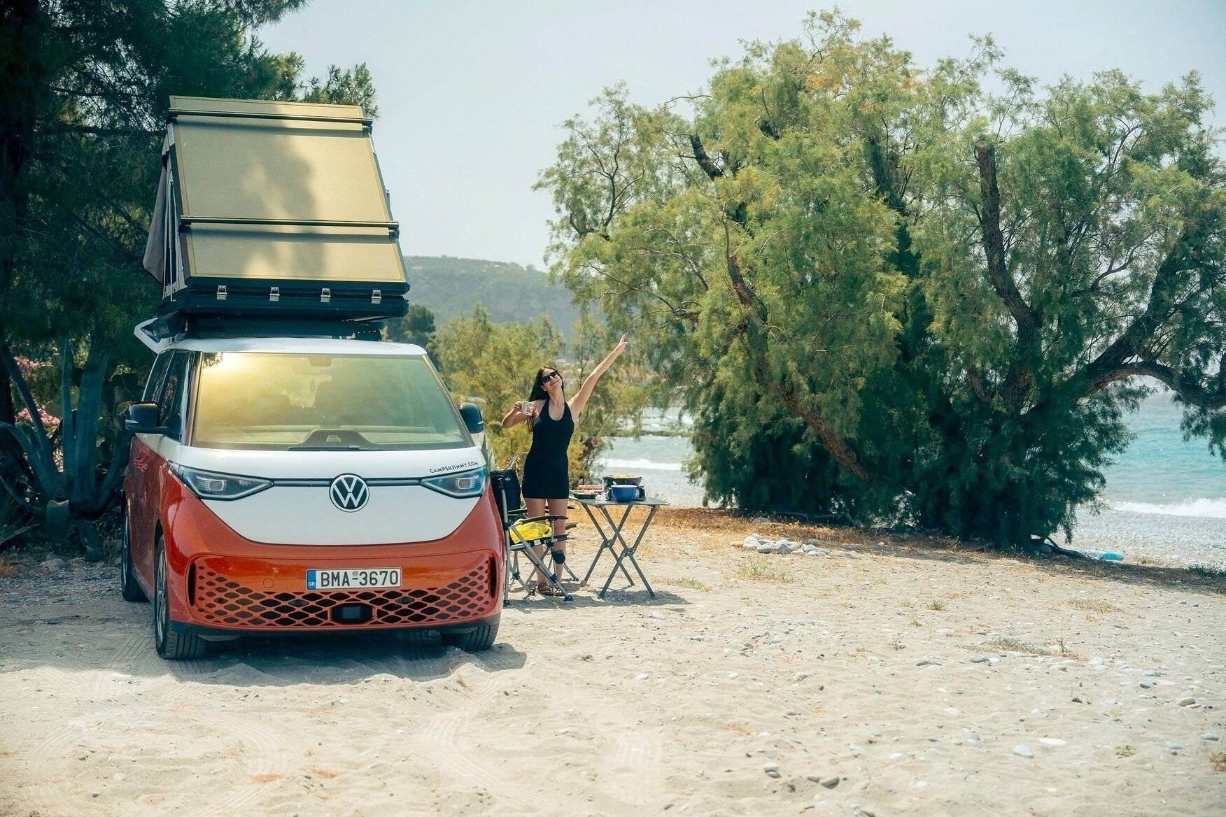 Front view from 3/4 Volkswagen - Yescapa