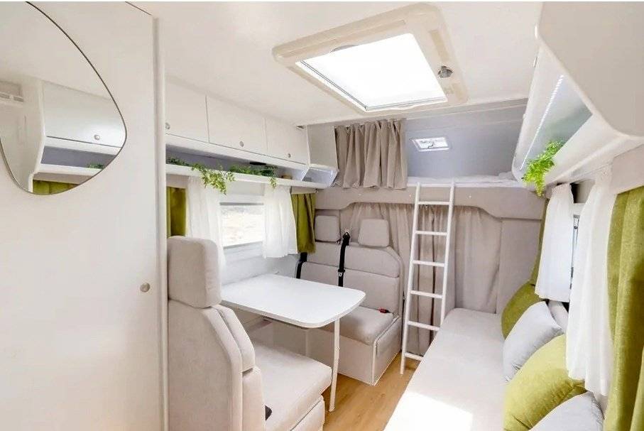 schräge Vorderansicht Fiat FIAT DUCATO - Yescapa