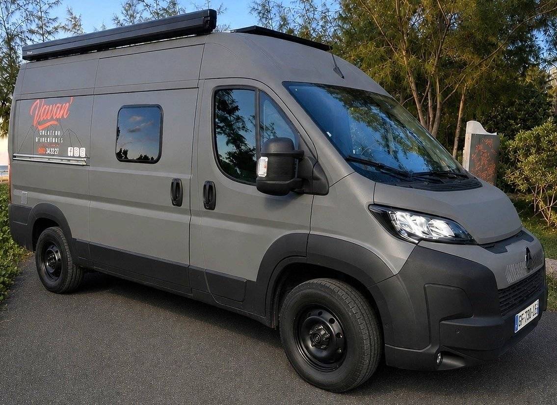 Vista frontale a ¾ Citroën Jumper - Yescapa