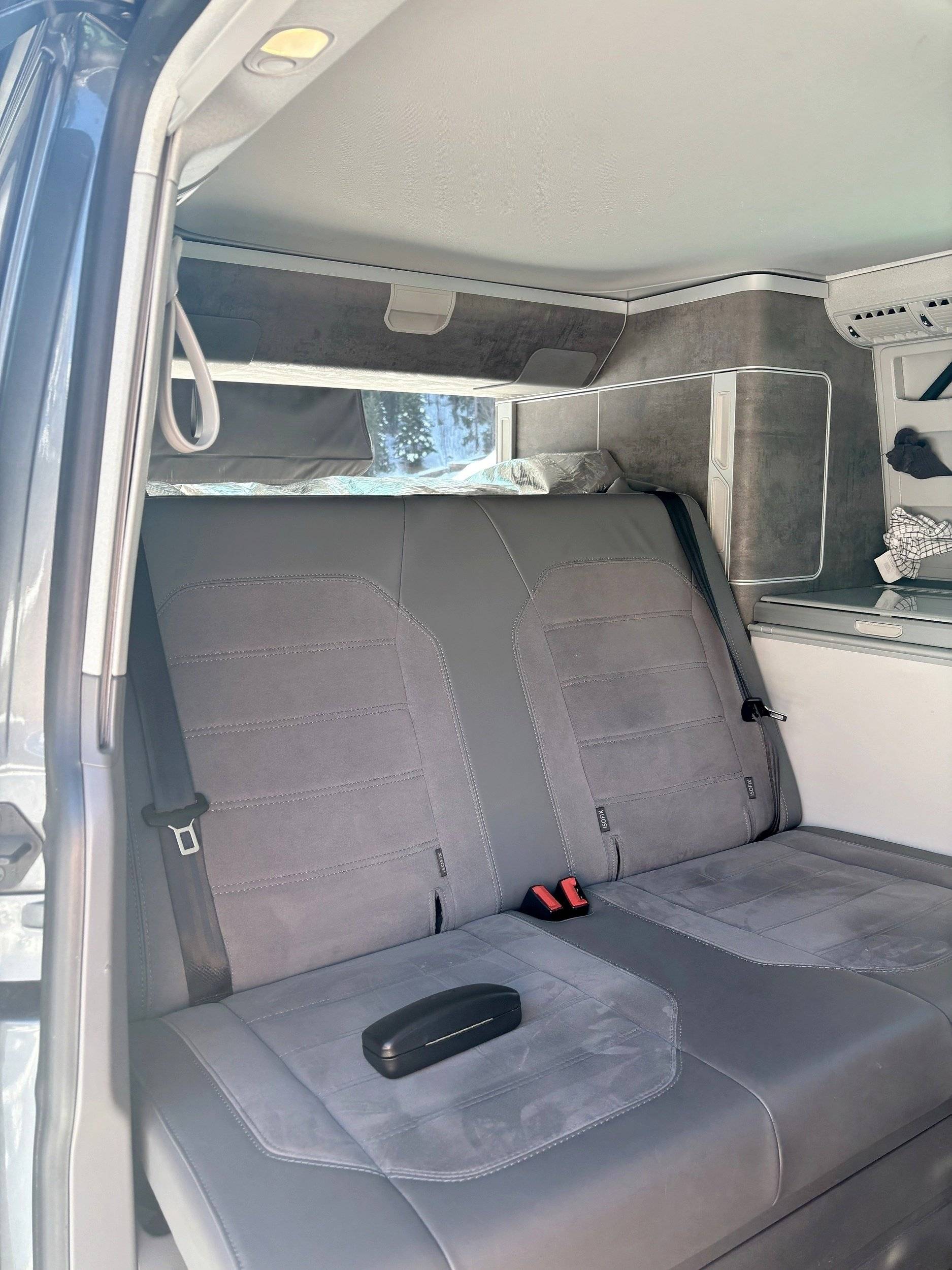 Área de jantar Volkswagen T6 Van Business 2,0 l 150 ch - Yescapa