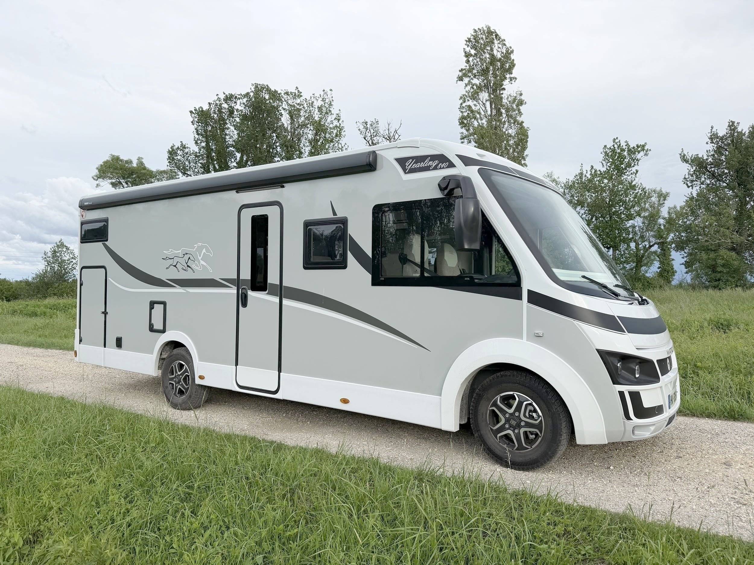 Voorkant 3/4 Fiat Fiat Ducato 2.2L MTJ 140 CH - Yescapa