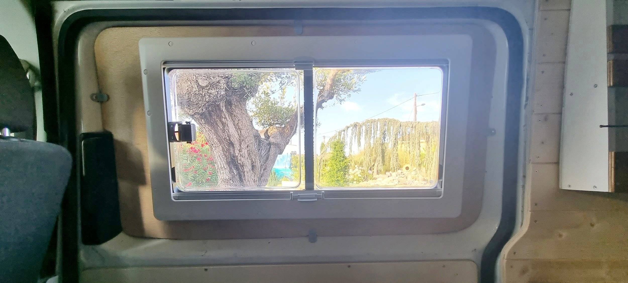 mobilier nomad 2,0 l 140 ch