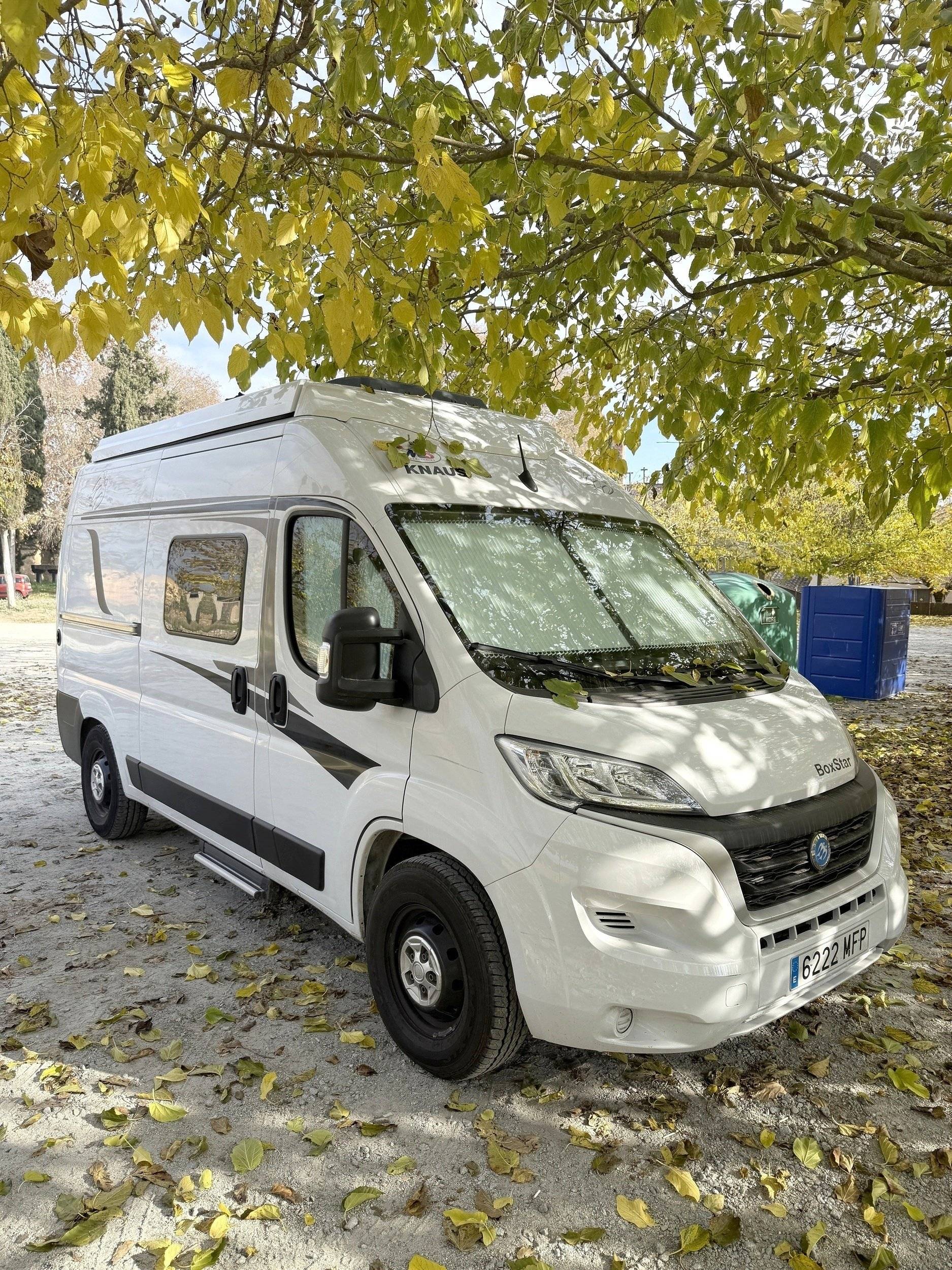 Vista frontale a ¾ Fiat - Yescapa