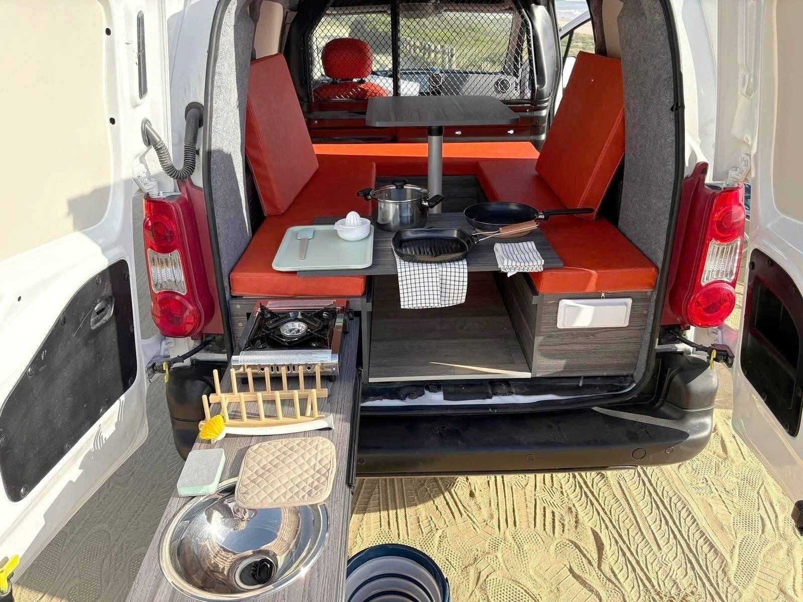 Área de jantar Citroën Berlingo - Yescapa